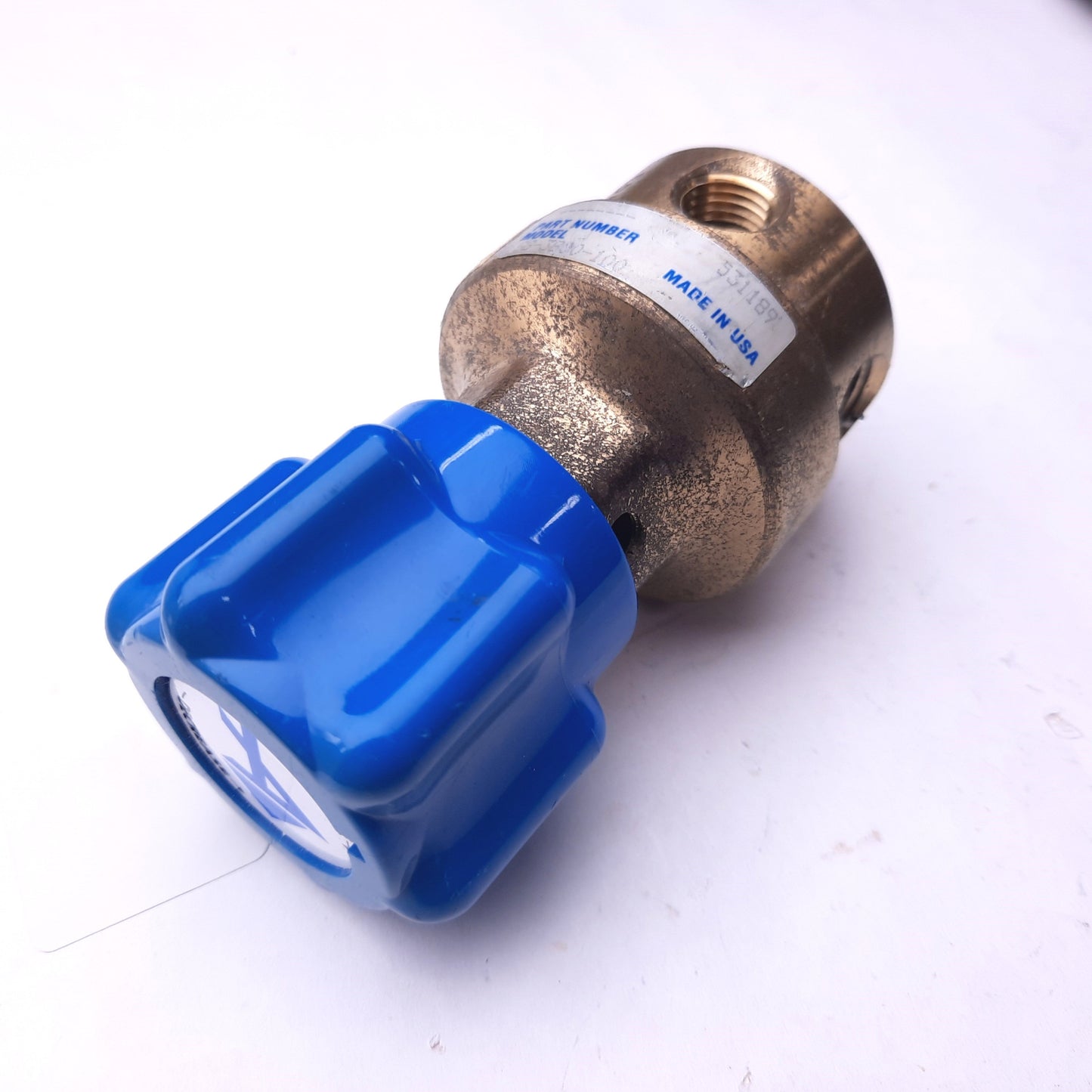 Used Linde SG-3800-100 Union Carbide Regulator Valve Inlet: 3800PSIG, Outlet: 100PSIG