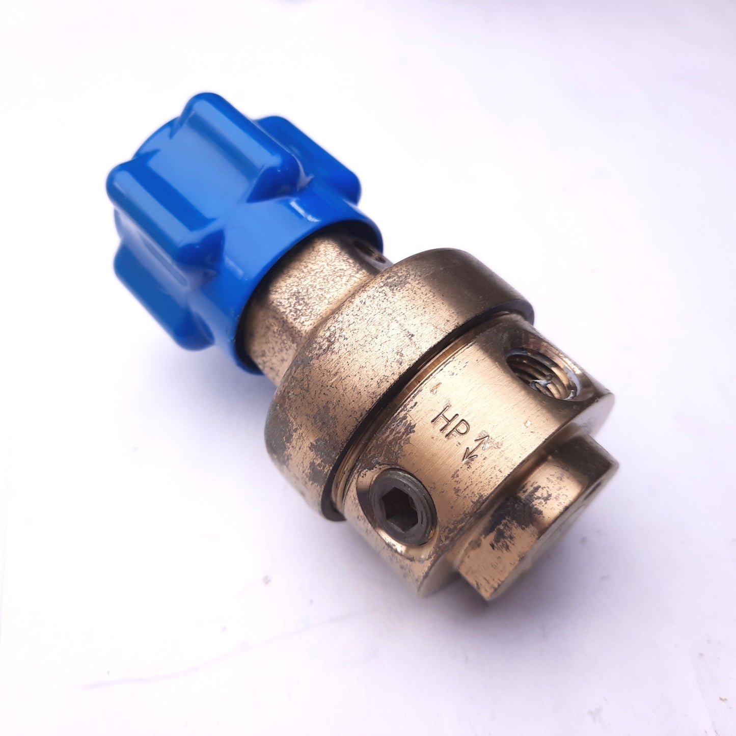 Used Linde SG-3800-100 Union Carbide Regulator Valve Inlet: 3800PSIG, Outlet: 100PSIG
