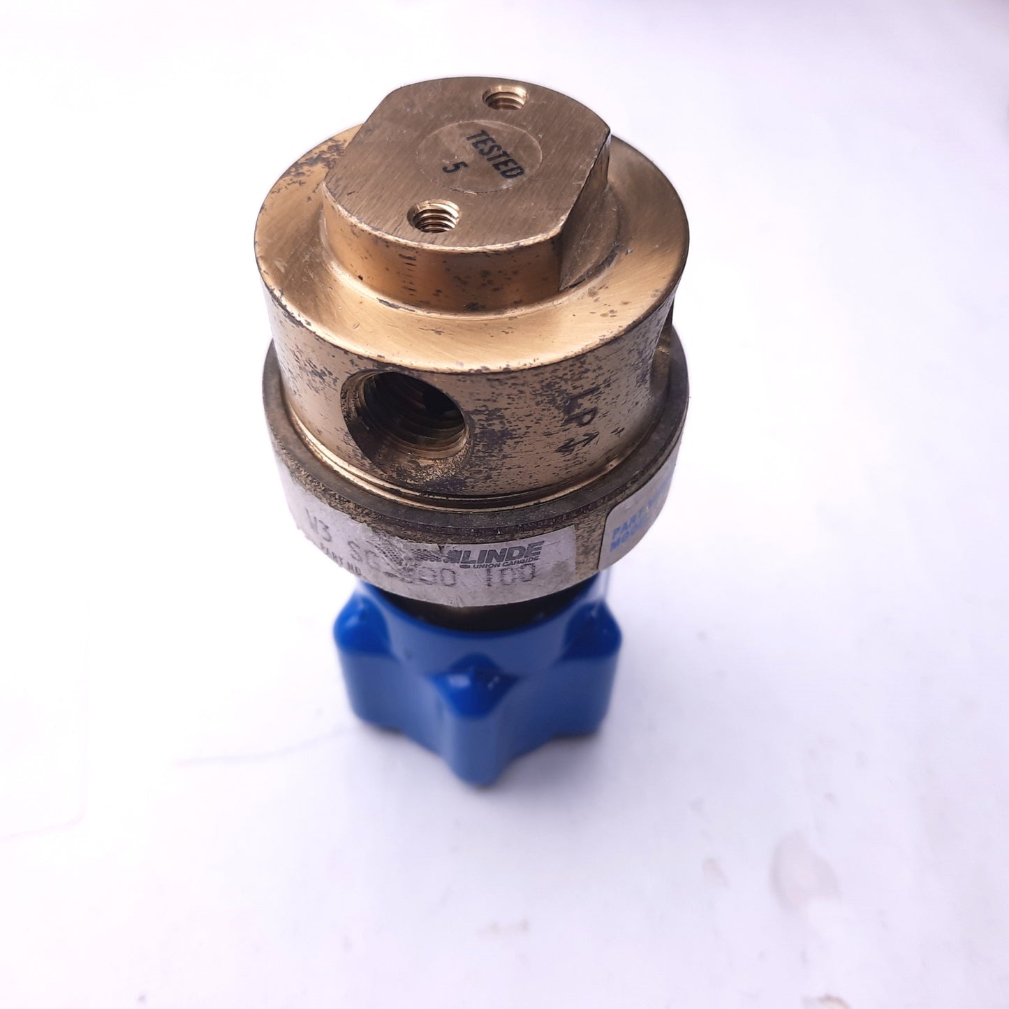 Used Linde SG-3800-100 Union Carbide Regulator Valve Inlet: 3800PSIG, Outlet: 100PSIG