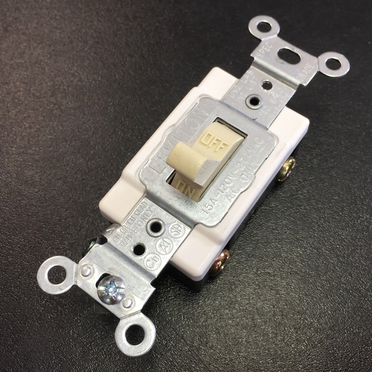 Used Lot of 22 Leviton Single-Pole Toggle Light Switch Ivory, 15Amp 120/277VAC, Cover