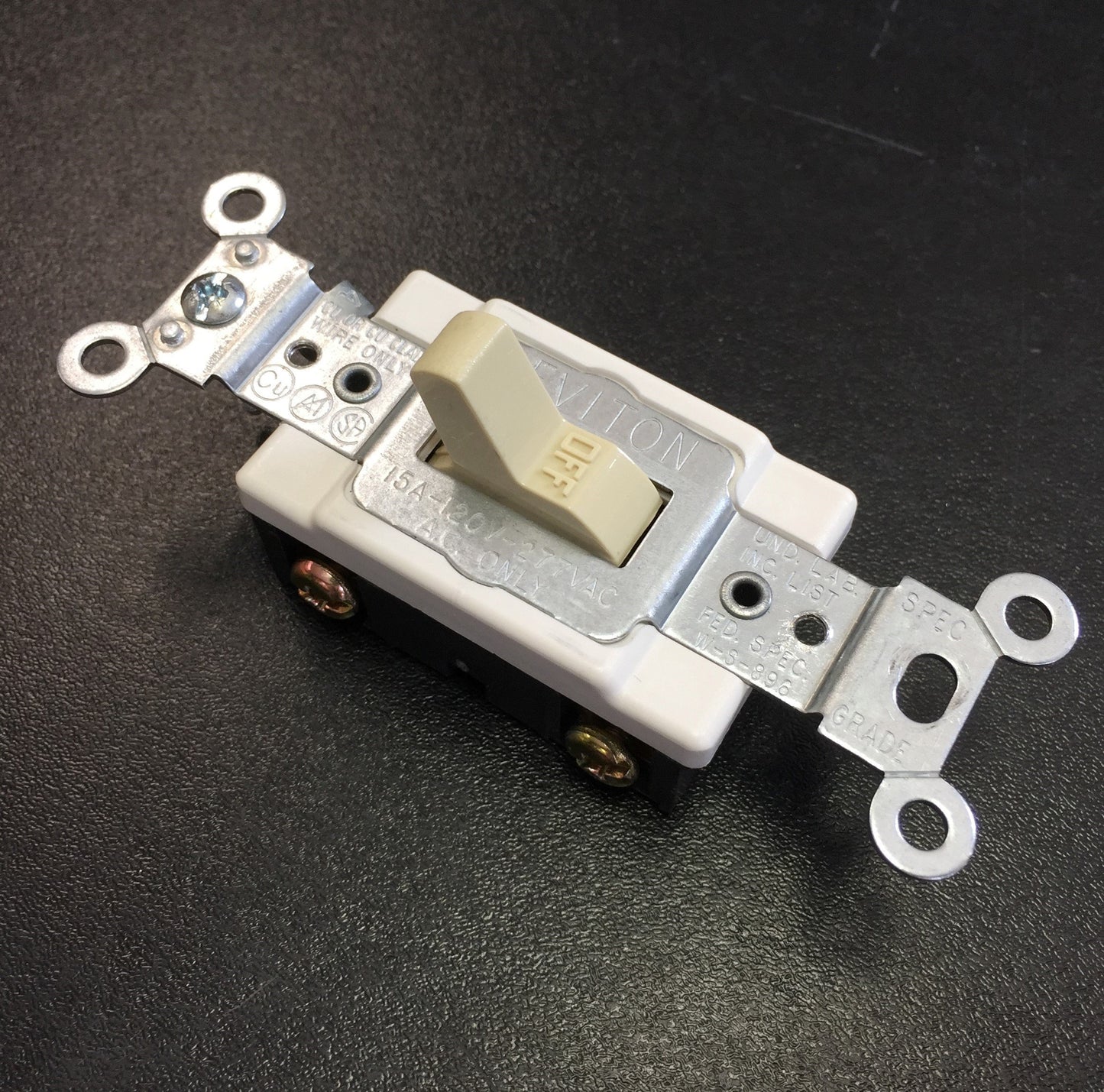 Used Lot of 22 Leviton Single-Pole Toggle Light Switch Ivory, 15Amp 120/277VAC, Cover