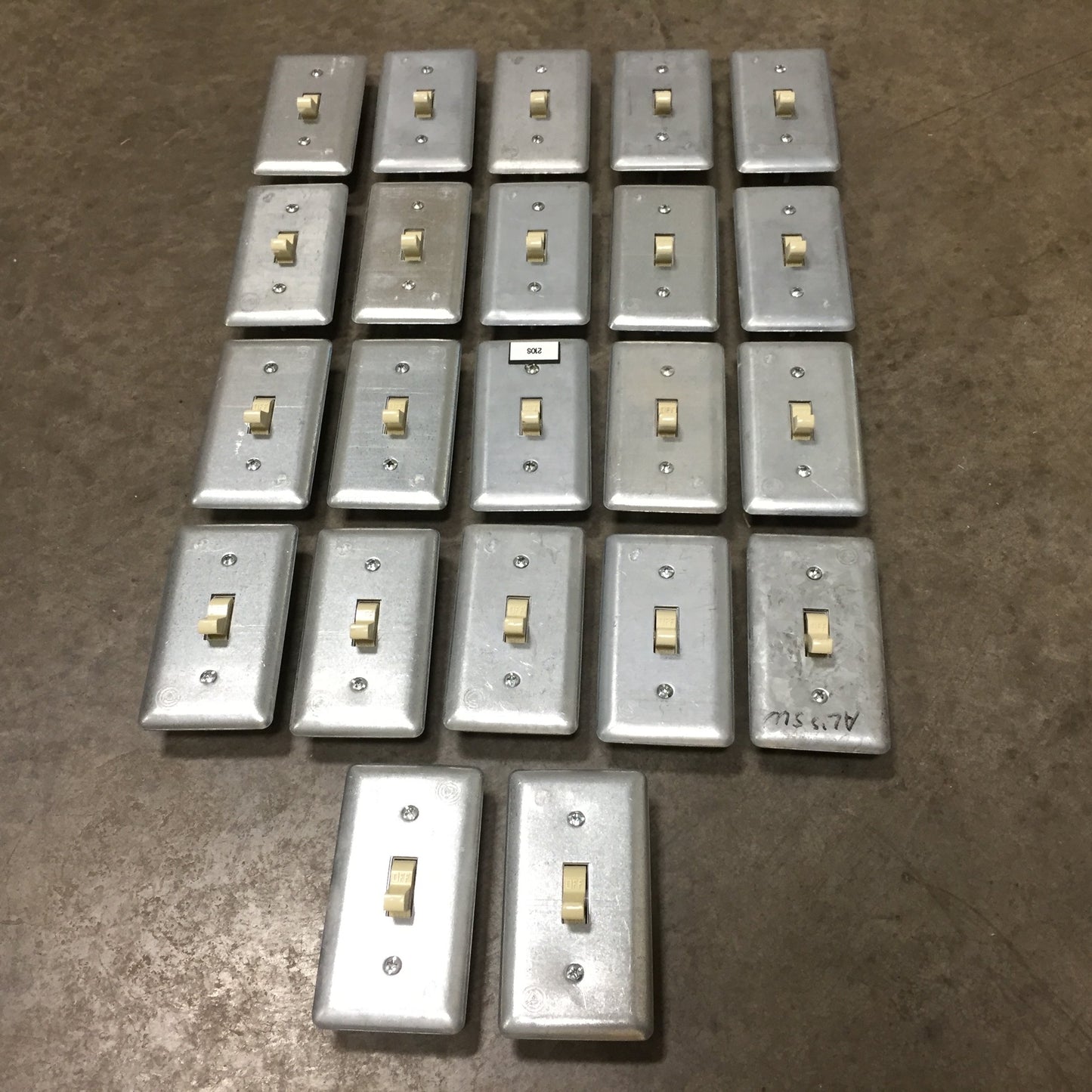 Used Lot of 22 Leviton Single-Pole Toggle Light Switch Ivory, 15Amp 120/277VAC, Cover