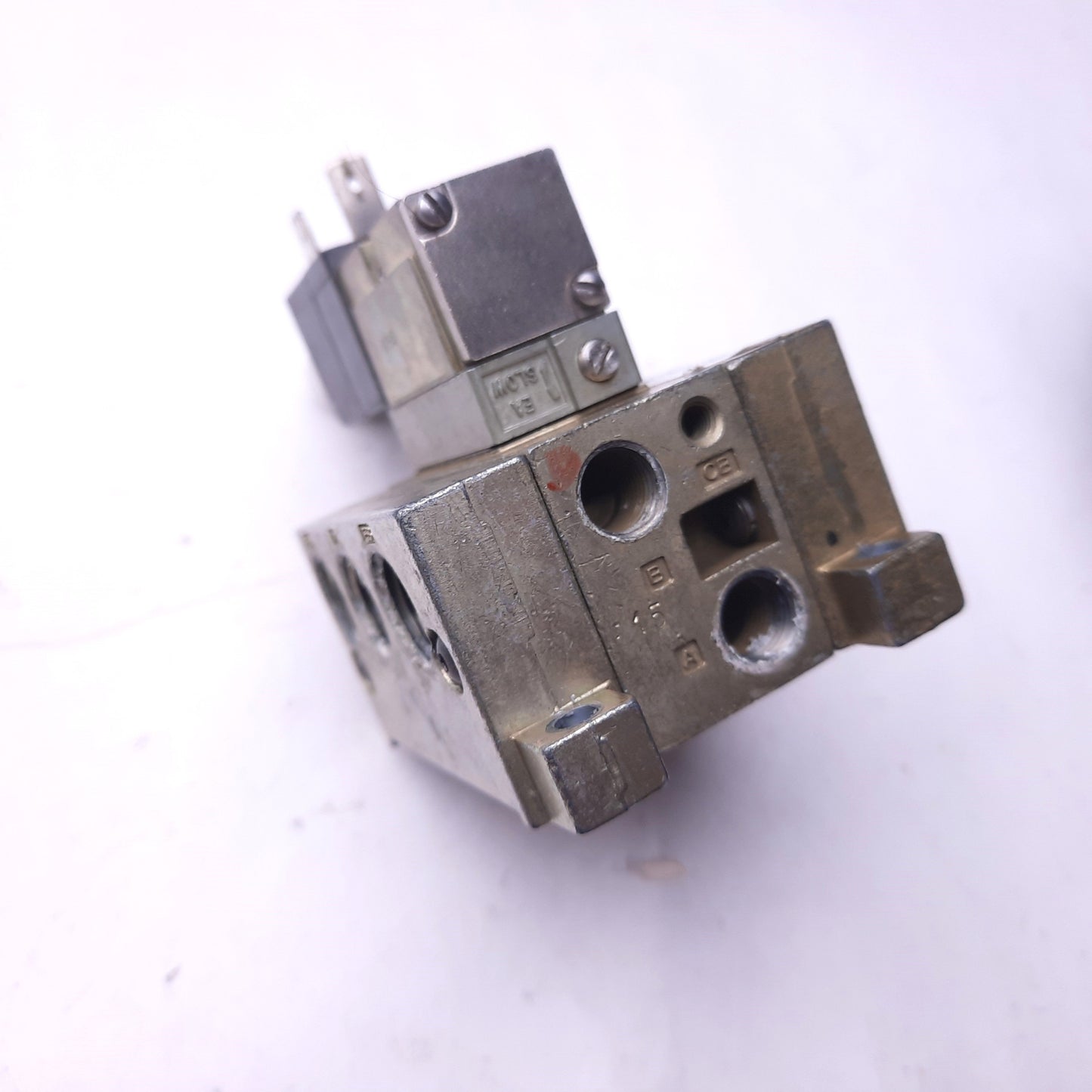 Used Numatics 031SA4004011B Pneumatic Valve, 150 PSIG Max, 24VDC, 6 Watt