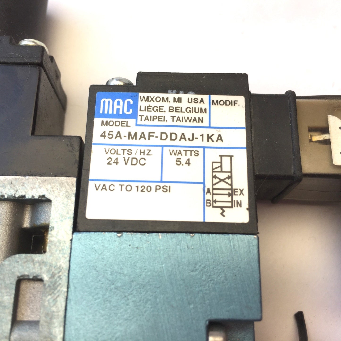 Used MAC 45A-MAF-DDAJ-1KA Solenoid Control Valve, 24VDC 5.4W, VAC to 120PSI, 1/8" NPT