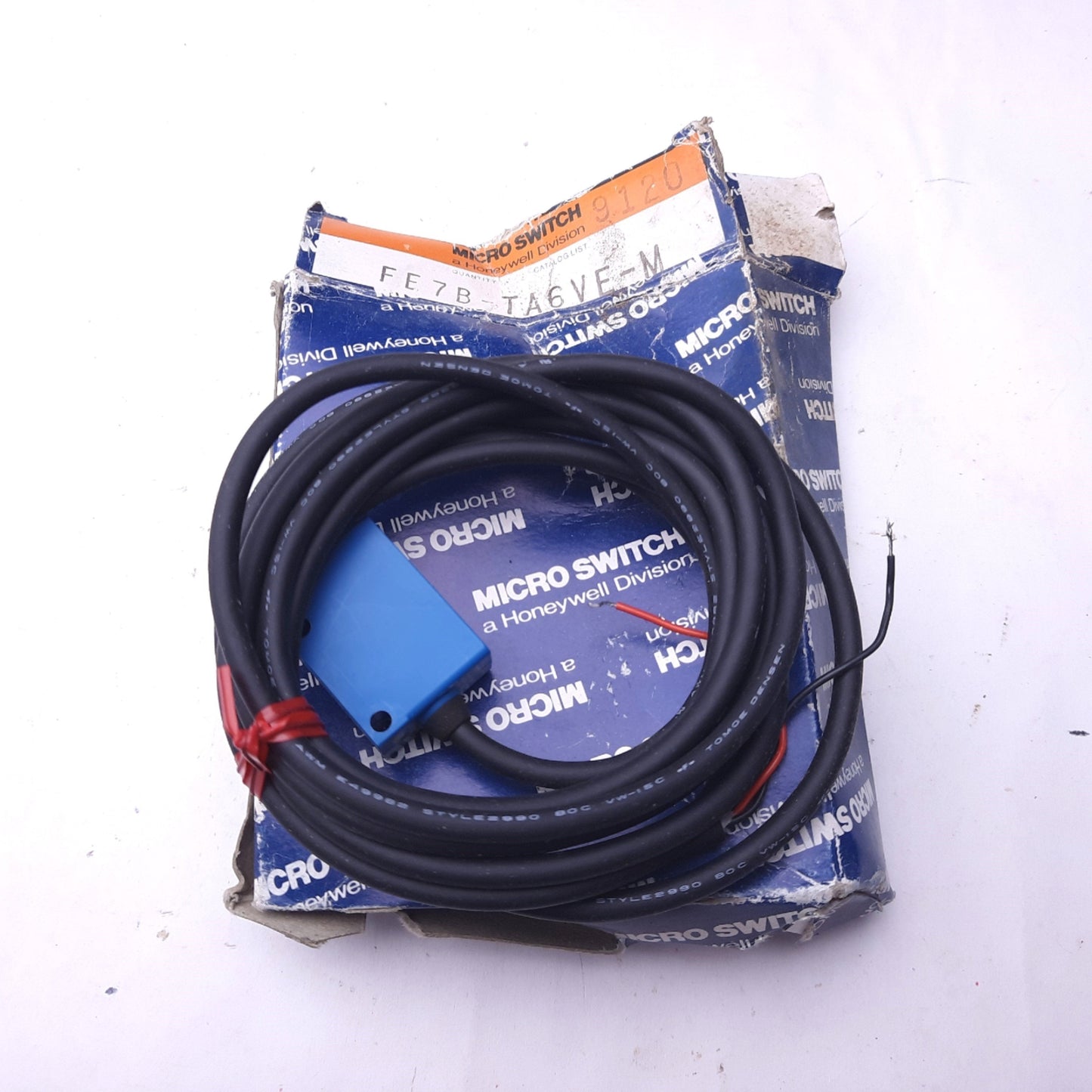 New Honeywell FE7B-TA6VE-M Photoelectric Emitter, Through Scan 2M Range NPN 10-28VDC