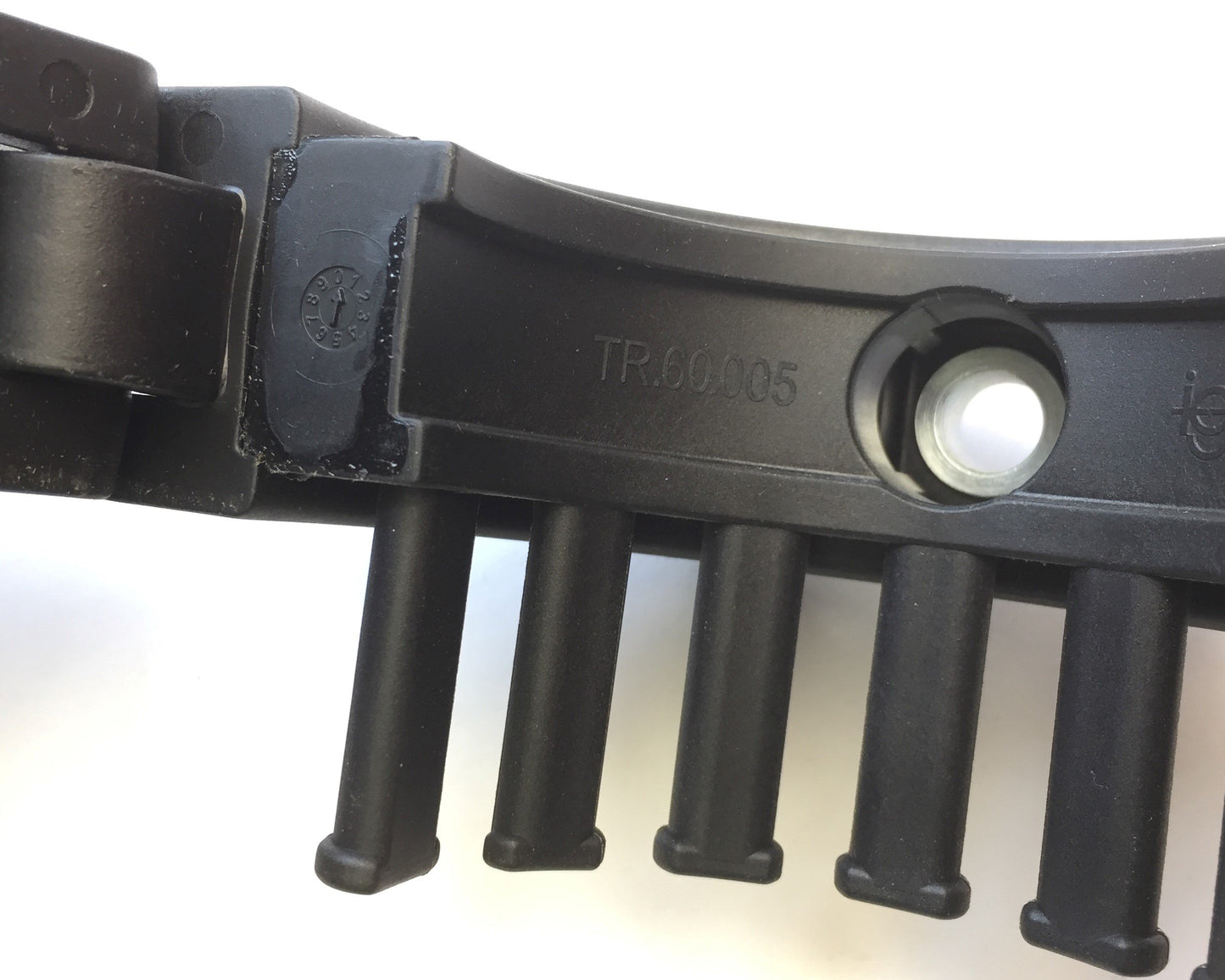 New – Open box Igus TR.70 Triflex Energy Cable E-Chain Carrier Strain Relief Mount Bracket Base