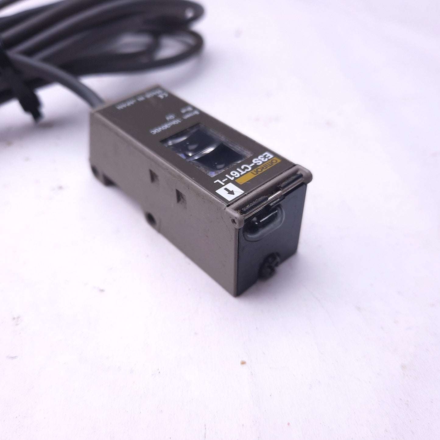 Used Omron E3S-CT61-L Through Beam Photoelectric Sensor Emitter, 30m Range, 10-30VDC