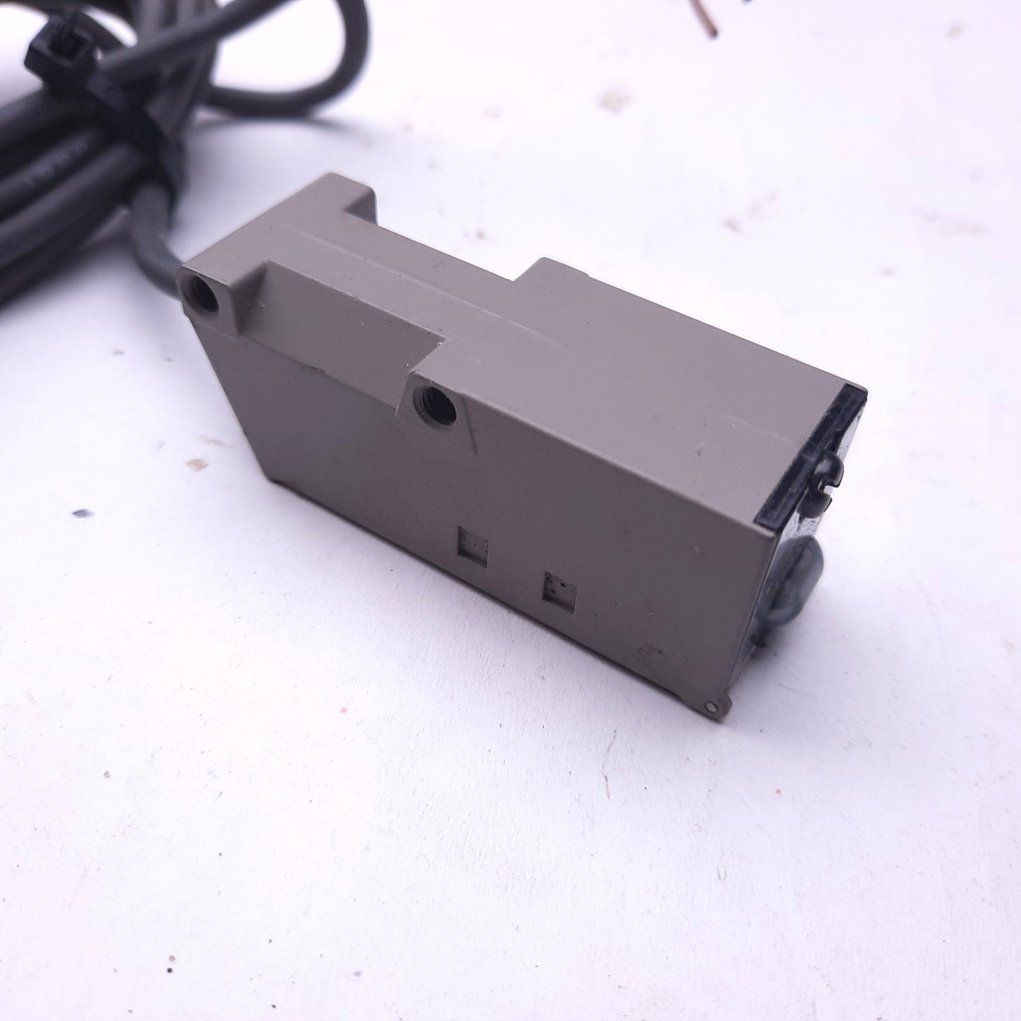 Used Omron E3S-CT61-L Through Beam Photoelectric Sensor Emitter, 30m Range, 10-30VDC