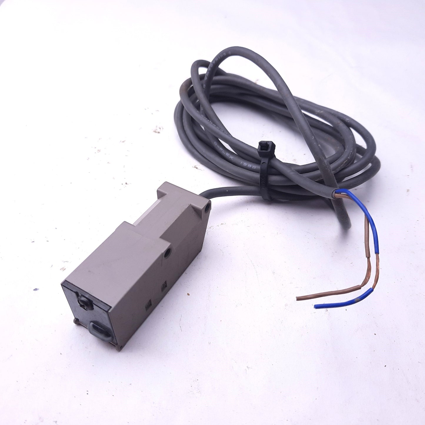 Used Omron E3S-CT61-L Through Beam Photoelectric Sensor Emitter, 30m Range, 10-30VDC
