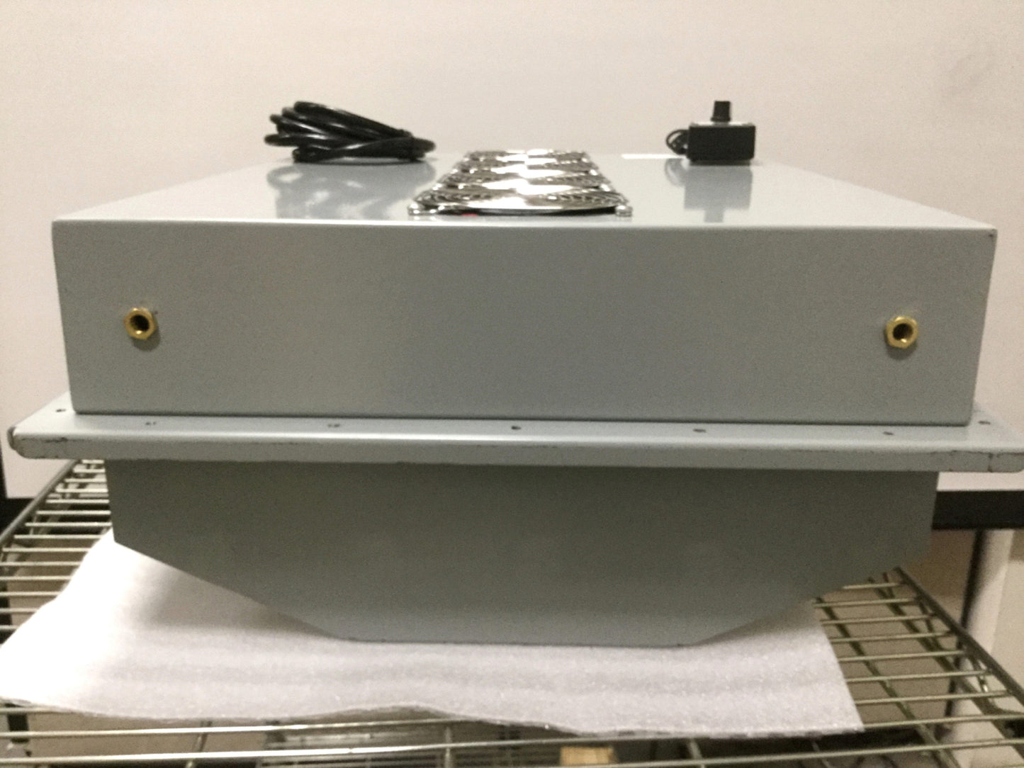Used EIC AAC-161B-4XT Enclosure Cooling 3500BTU Thermoelectric Air Conditioner 240VAC
