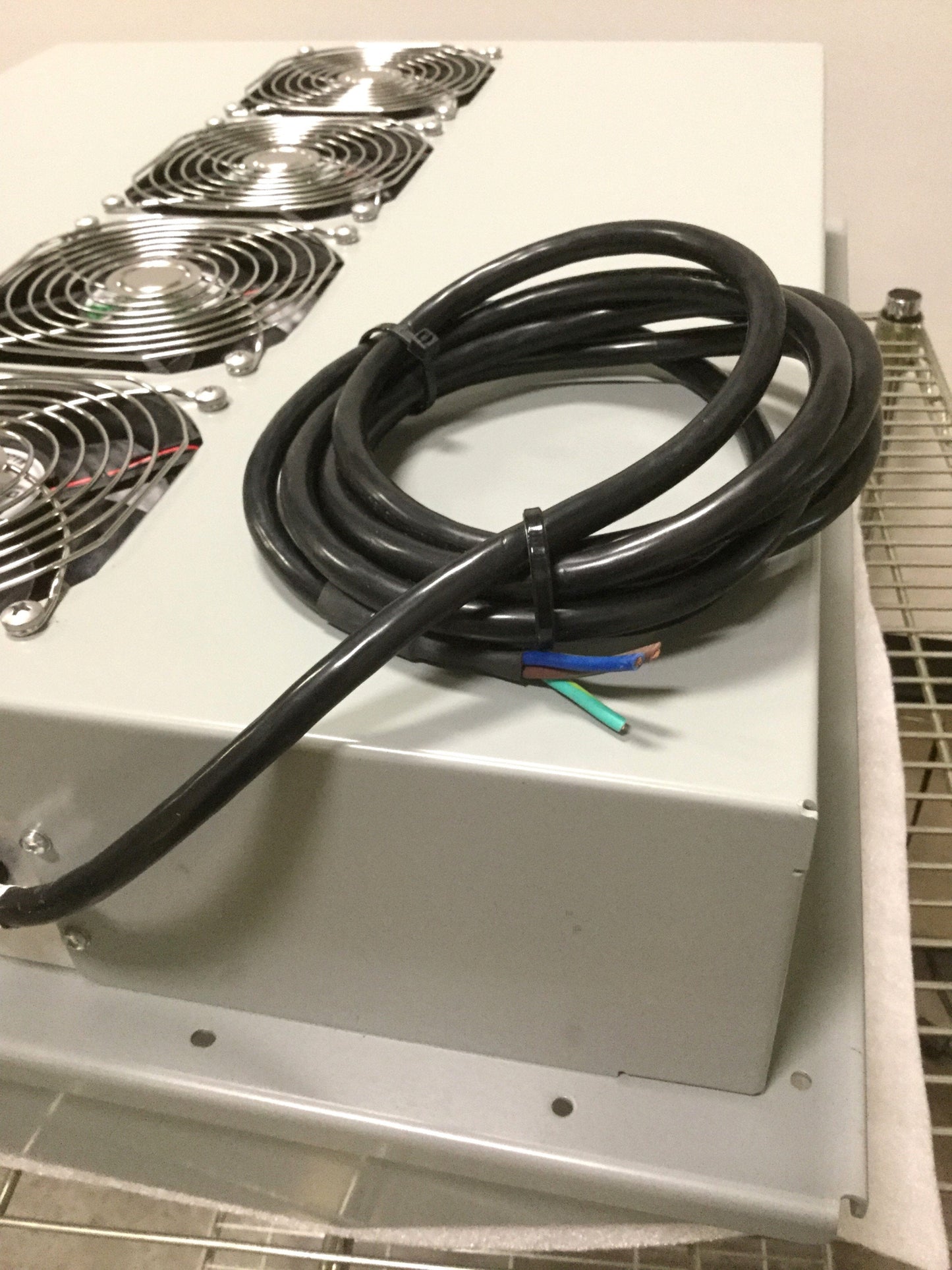 Used EIC AAC-161B-4XT Enclosure Cooling 3500BTU Thermoelectric Air Conditioner 240VAC