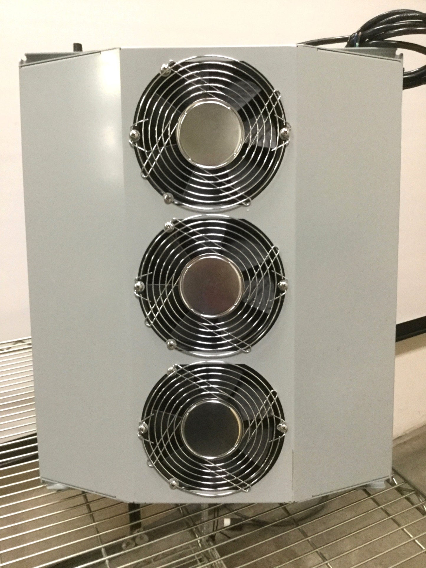 Used EIC AAC-161B-4XT Enclosure Cooling 3500BTU Thermoelectric Air Conditioner 240VAC