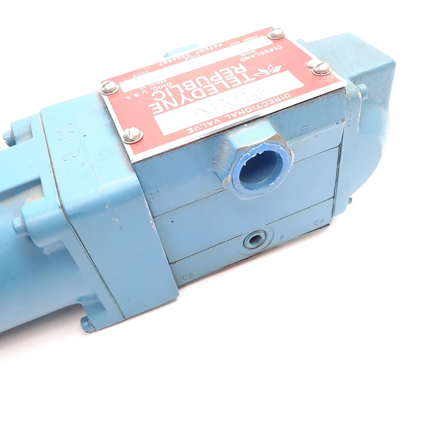New – Open box Teledyne Republic 21110-7303-0200 Directional Control Valve, 2-Position 4-Port