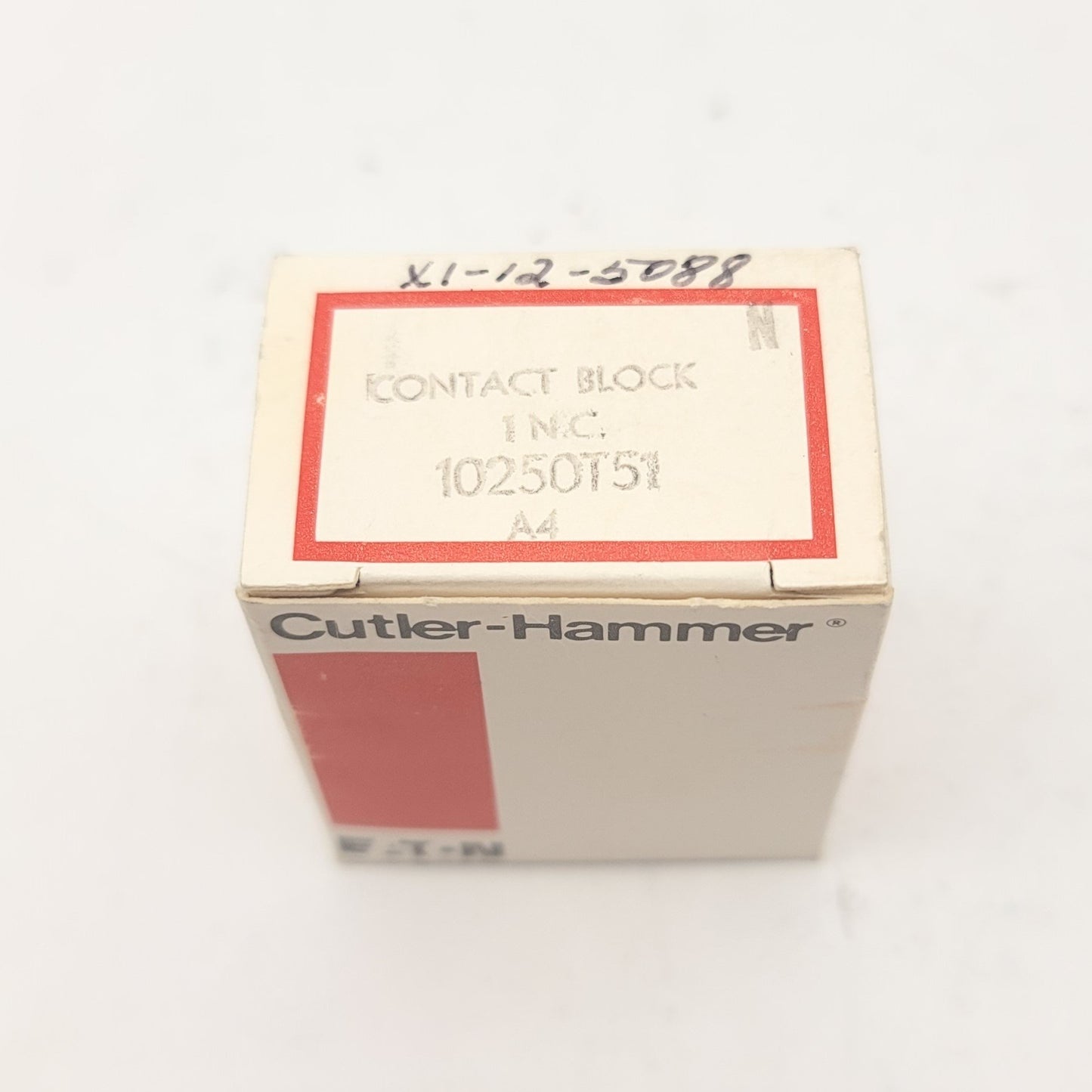 New – Open box Lot of 2 Cutler-Hammer 10250T51 Contact Blocks NC, 10A @ 660VAC, 6A, Size: 30mm