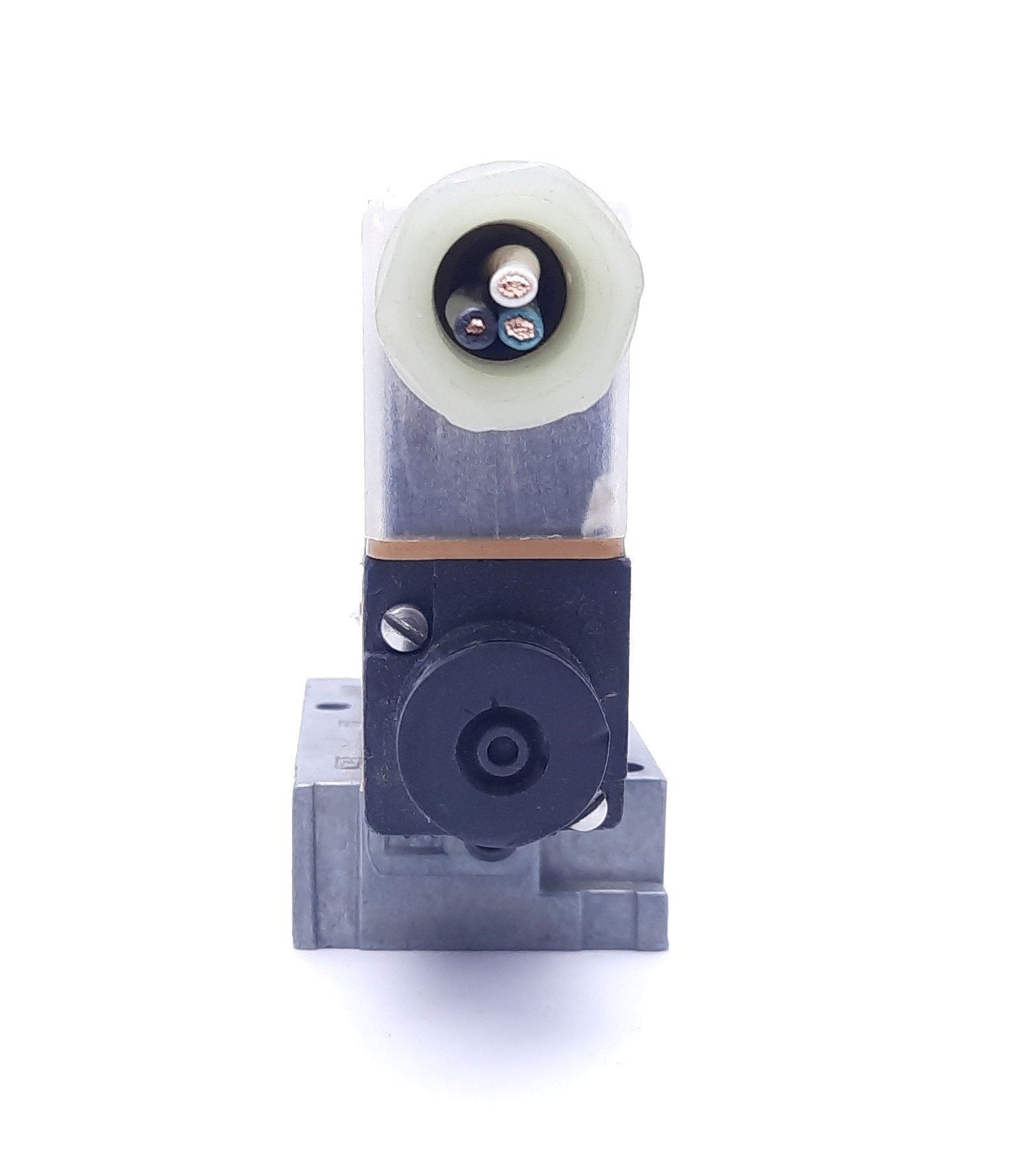 Used Numatics 031SA4000 Solenoid Valve With 237-572B Solenoid, 5 Port, 1/8" NPT
