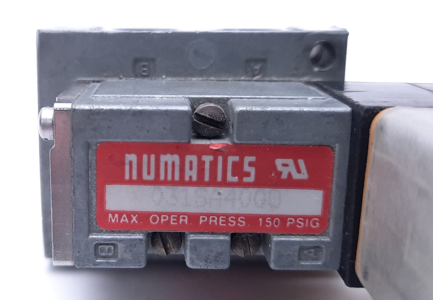 Used Numatics 031SA4000 Solenoid Valve With 237-572B Solenoid, 5 Port, 1/8" NPT