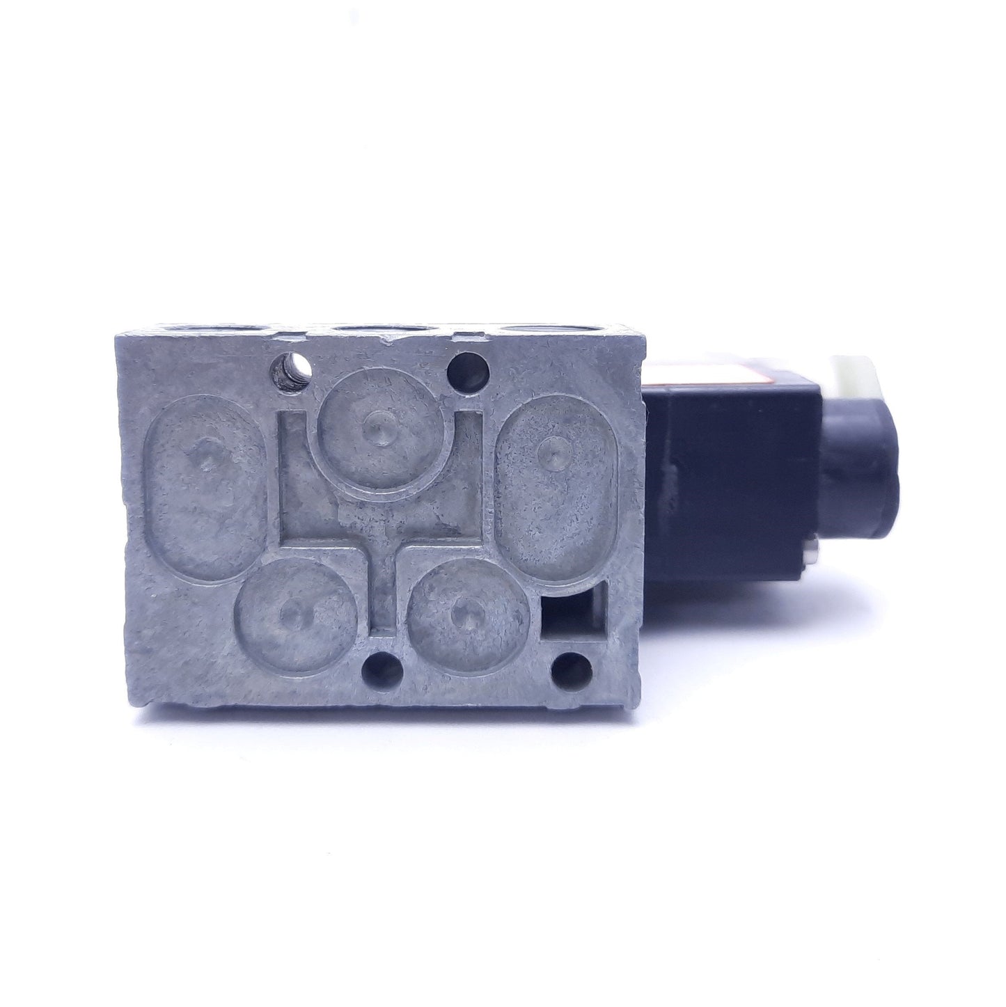 Used Numatics 031SA4000 Solenoid Valve With 237-572B Solenoid, 5 Port, 1/8" NPT