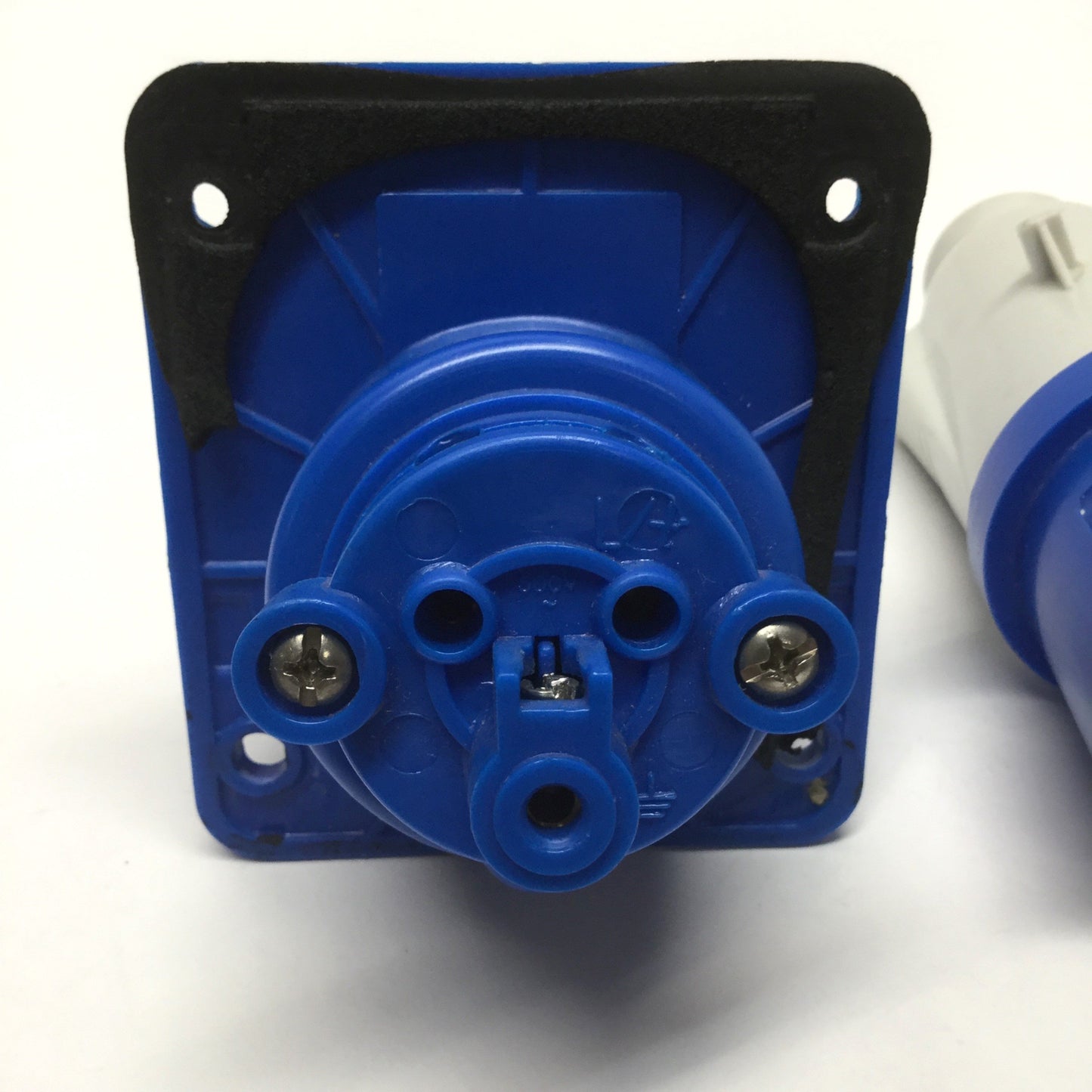 Used GEWISS GW62205 & GW60004 Plug and Socket, 3-Pin 2P+E (Ground), 250VAC 16A, Blue