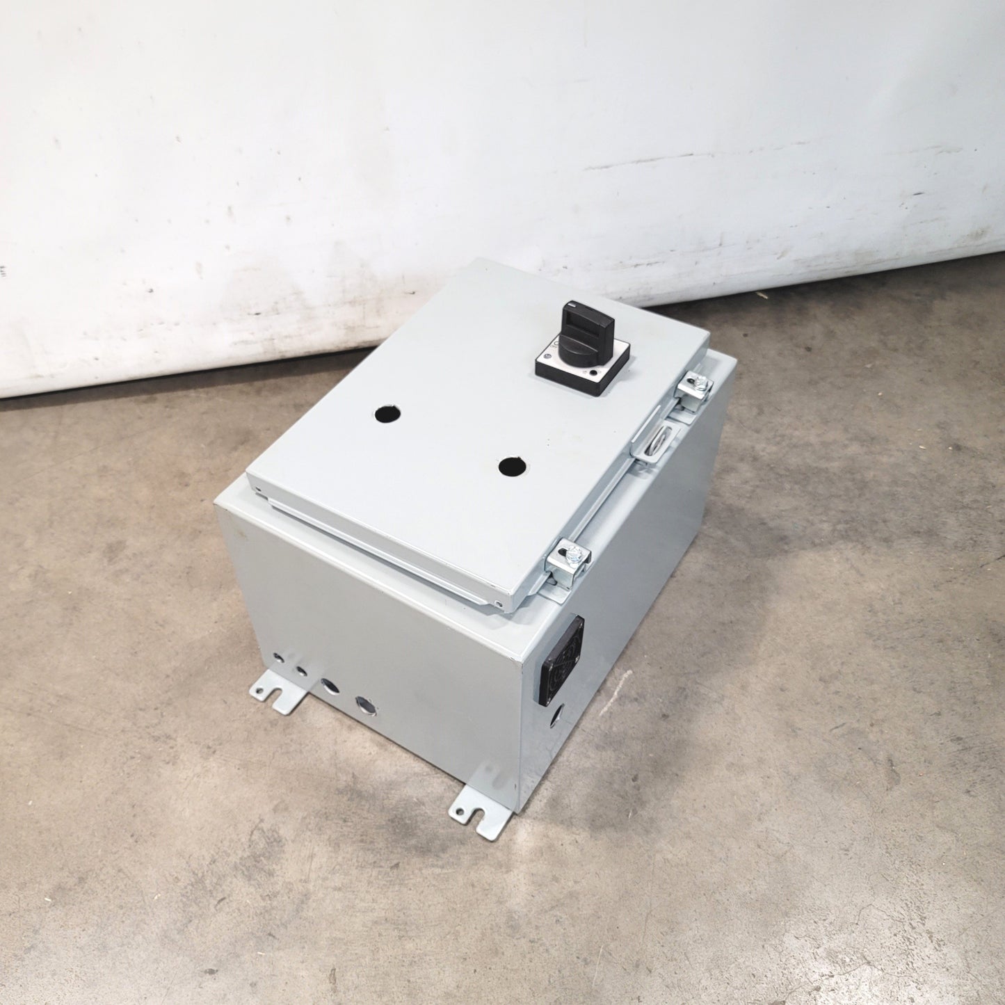 Used Hoffman A161210LP Electrical Enclosure With Allen Bradley 140M-C2E-C16 Breaker