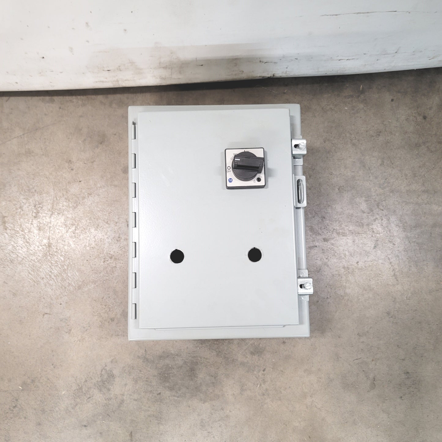 Used Hoffman A161210LP Electrical Enclosure With Allen Bradley 140M-C2E-C16 Breaker