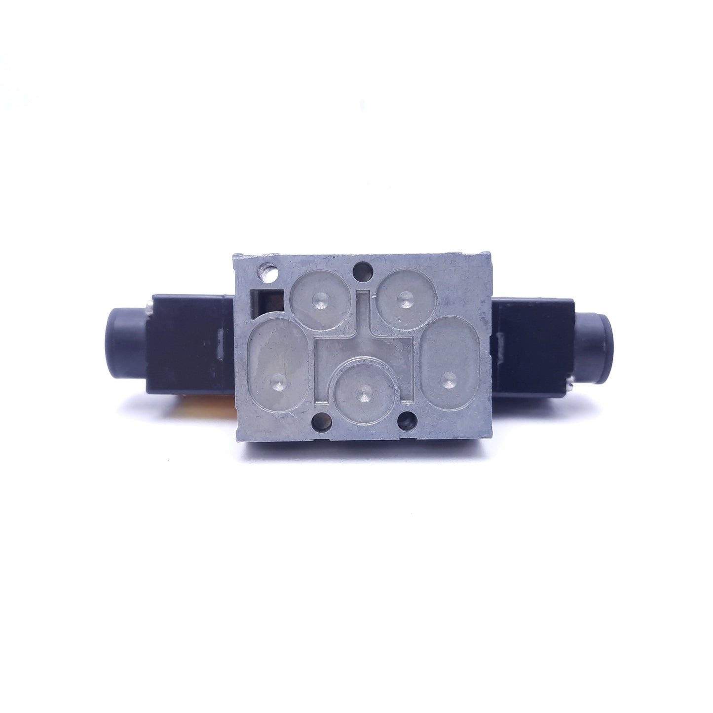 Used Numatics 031SS4000 Solenoid Valve 150 PSIG With 237-572B And 237-261B Solenoids