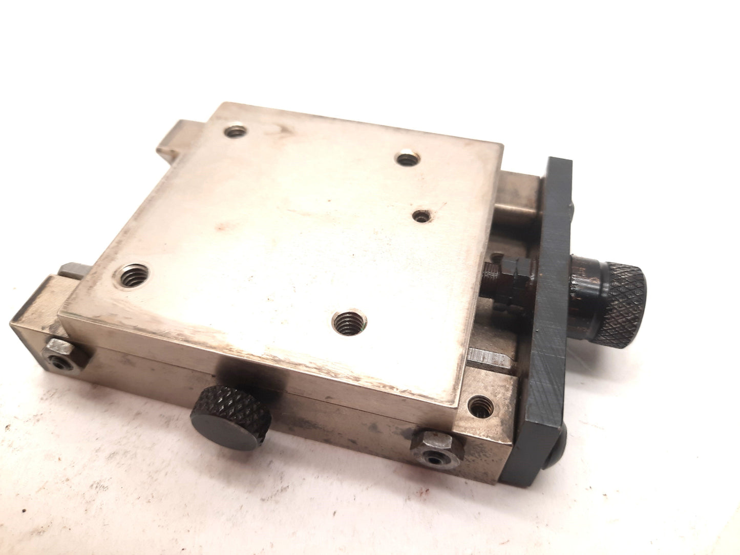 Used Steel Linear Slide Table, Manual Positioner, Travel: 1.5", 4" by 3", Lead: 0.6mm
