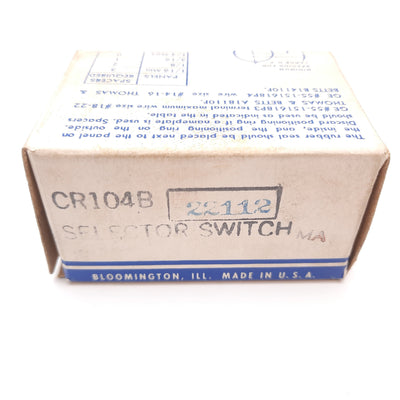 New – Open box General Electric CR104B Selector Switch, 3-Position Momentary, 150V Max
