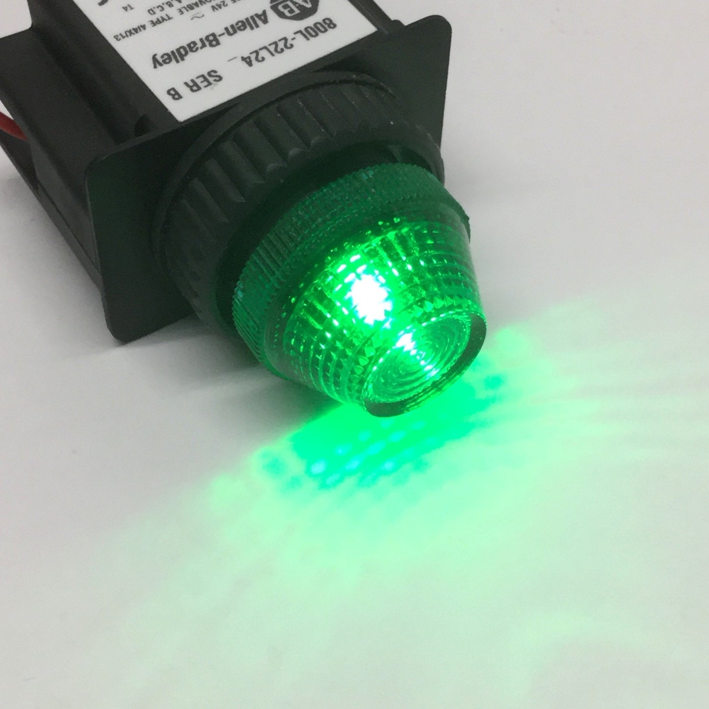 Used Allen-Bradley 800L-22L24G Pilot Indicator Light, 22.5mm, LED, 24V AC/DC, Green