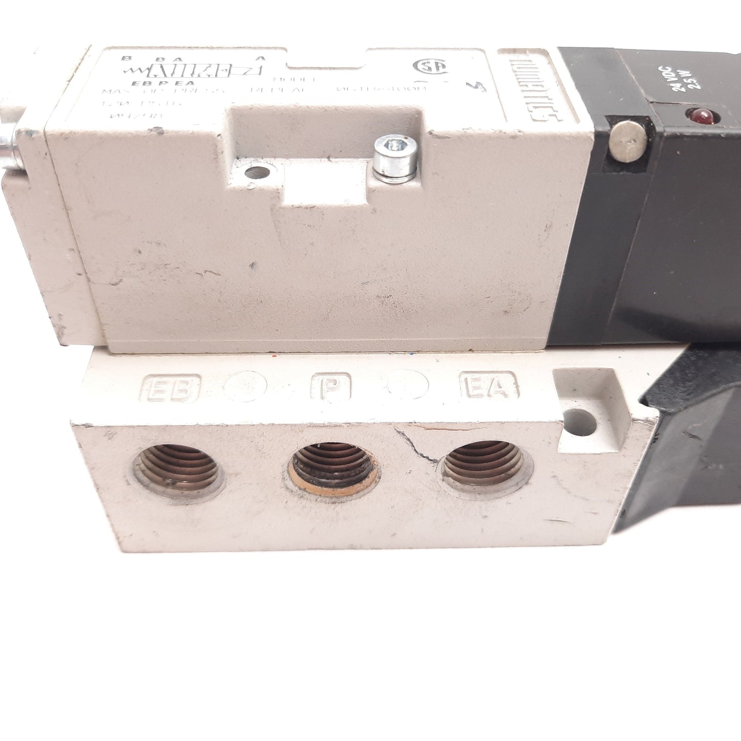 Used Numatics 061BA400M Solenoid Valve, 2-Position 5-Port, 24VDC 2.5W 120psi 1/4" NPT