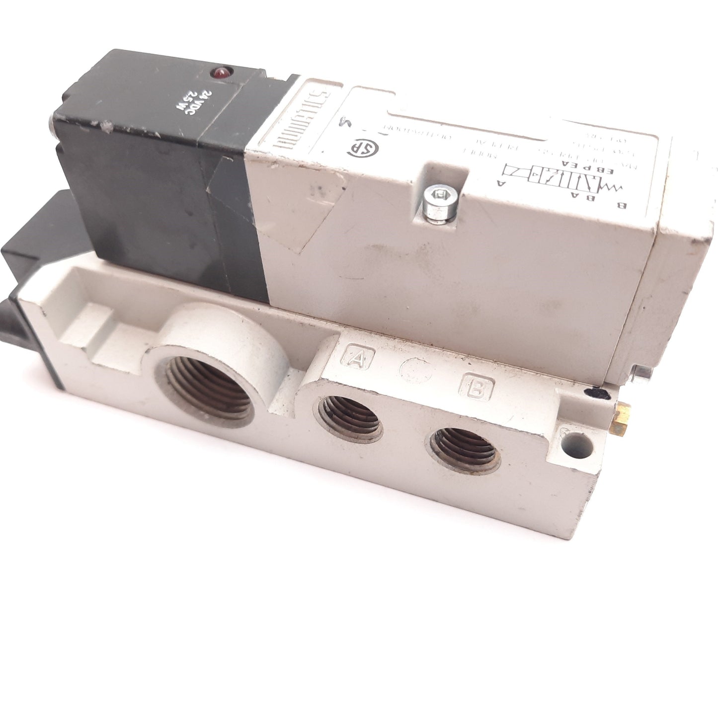 Used Numatics 061BA400M Solenoid Valve, 2-Position 5-Port, 24VDC 2.5W 120psi 1/4" NPT