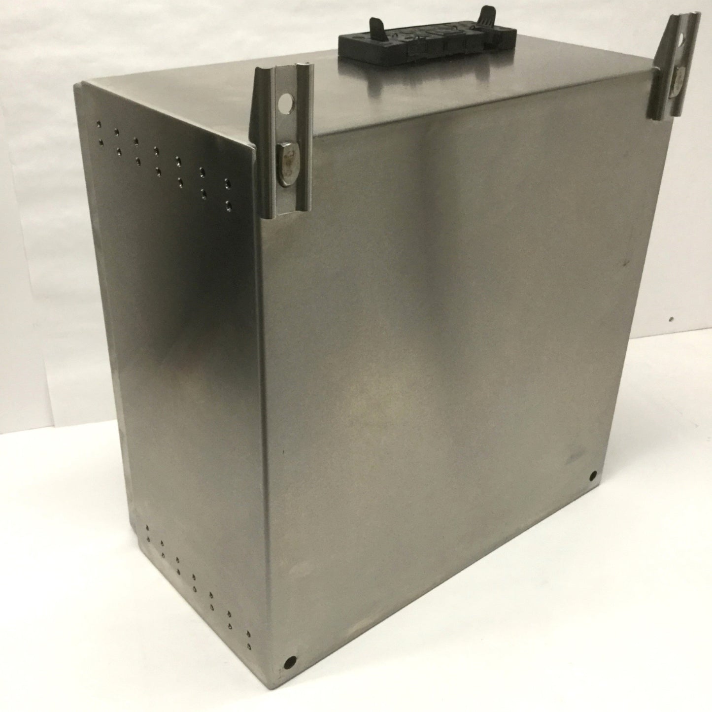Used Saginaw SCE-16EL1608SSLP Stainless Steel Enclosure Cabinet Box 16" x 16" x 8"