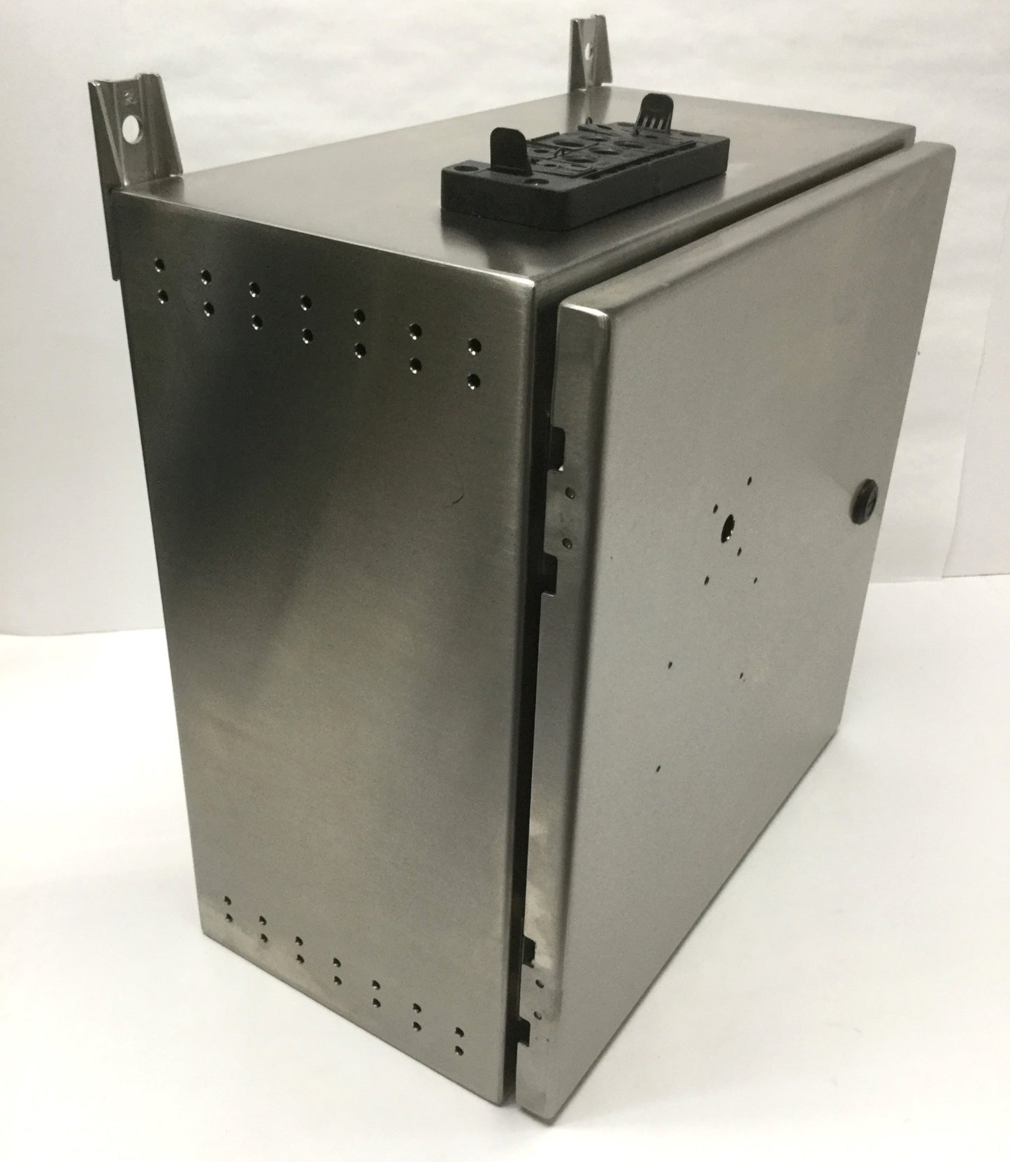 Used Saginaw SCE-16EL1608SSLP Stainless Steel Enclosure Cabinet Box 16" x 16" x 8"