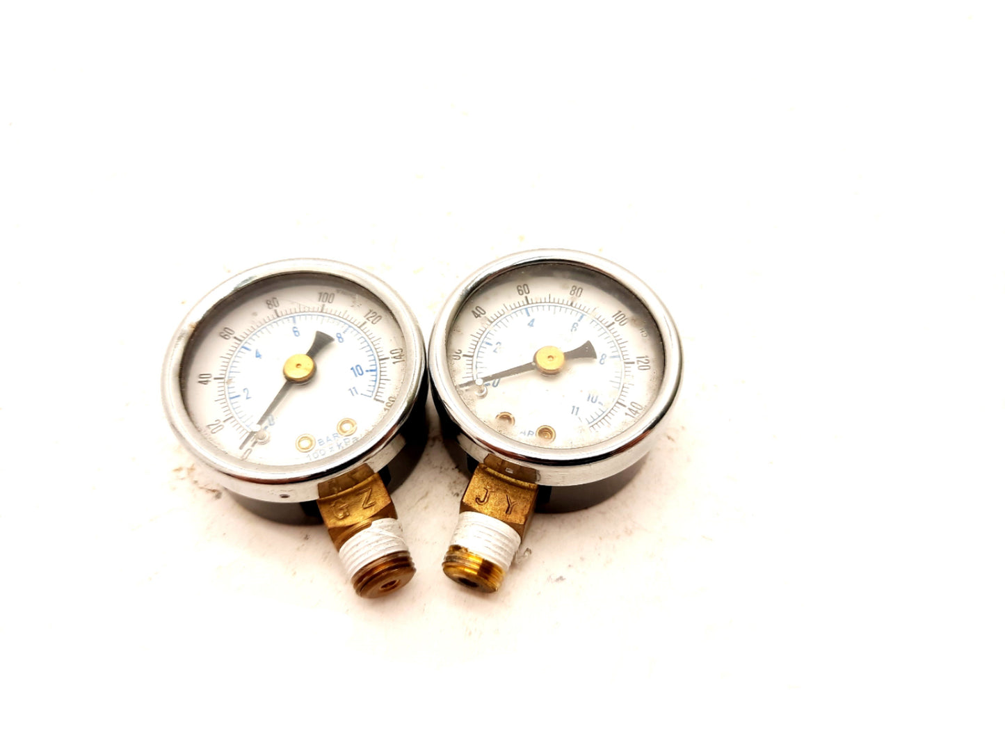 Used Lot of 2 Pressure Gauges 160 PSI 1/8" NPT Bottom Mount OD: 2"