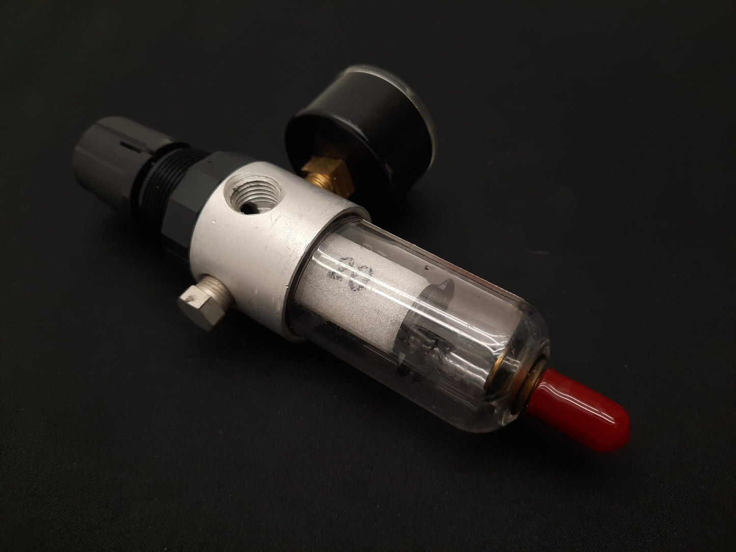Used Watts Filter / Regulator, 20 Micron, 150psi to 0-125psi, 1/8" NPT