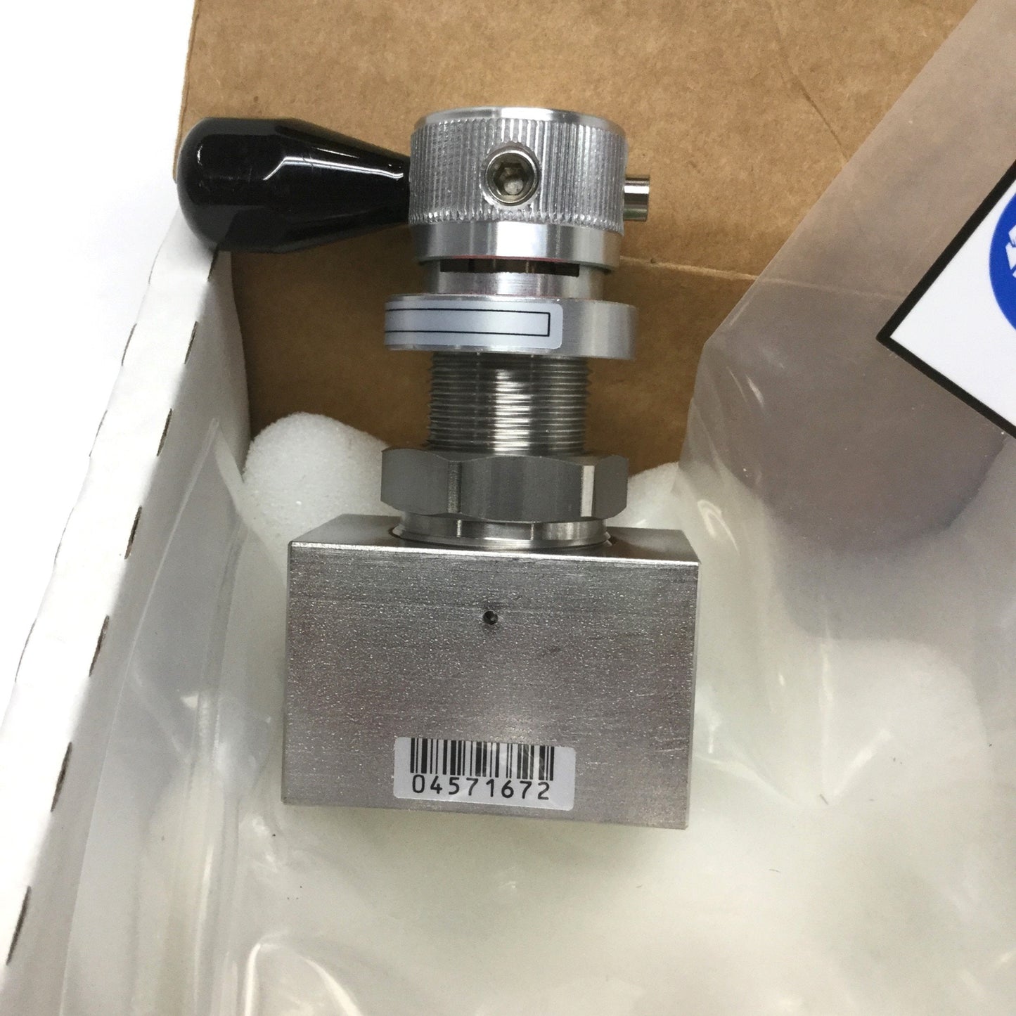 New APTech AK3625S 2P 4 4 Diaphragm Valve, Stainless Steel, 4-Port 1/4" NPT, 3000psi