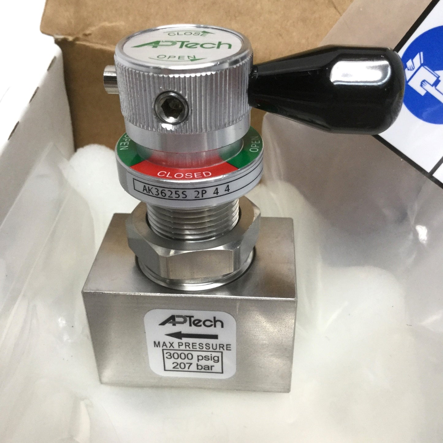 New APTech AK3625S 2P 4 4 Diaphragm Valve, Stainless Steel, 4-Port 1/4" NPT, 3000psi