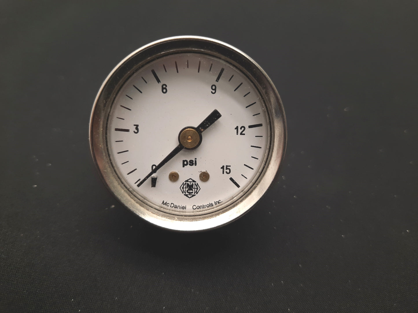 New – Open box McDaniel R7AL Pressure Gauges 15psi, 1/8" NPT, 1-1/2"