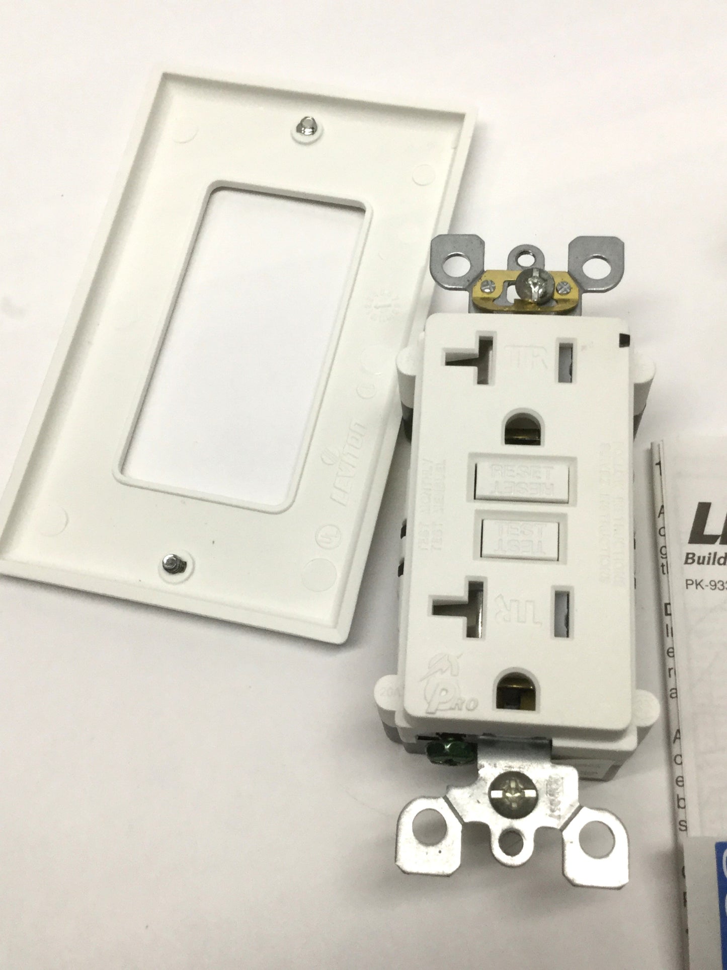 New Leviton T7899-W SmartLock GFCI Ground Fault Interrupter Wall Socket 125VAC 20A
