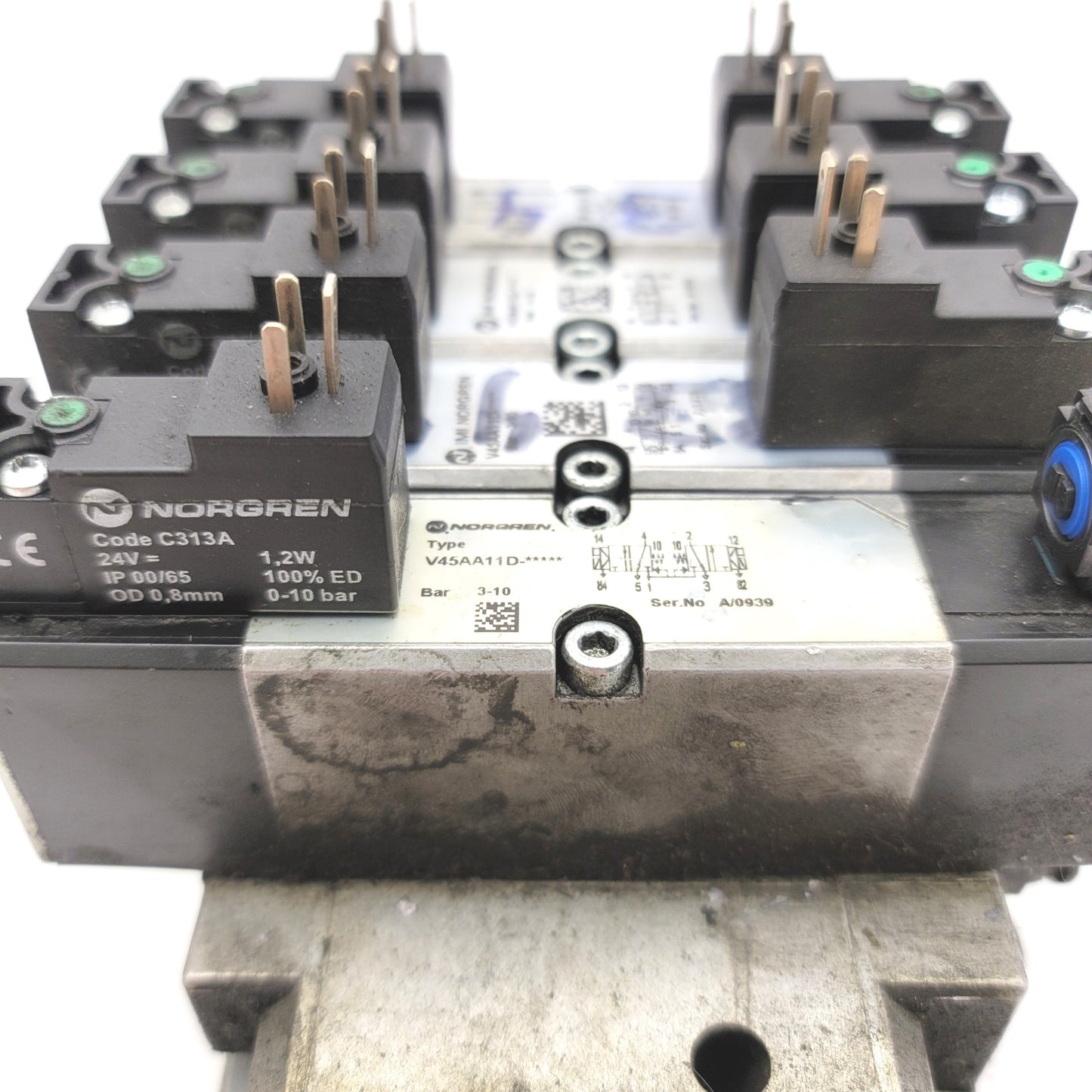 Used Bank Of 4 Norgren V45AA11D-C313A Valves On A Manifold 24VDC, 2x 3-Way 2-Position