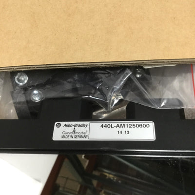 New Allen Bradley 440L-AM1250600 GuardShield Light Curtain Corner Mirror 600mm Long