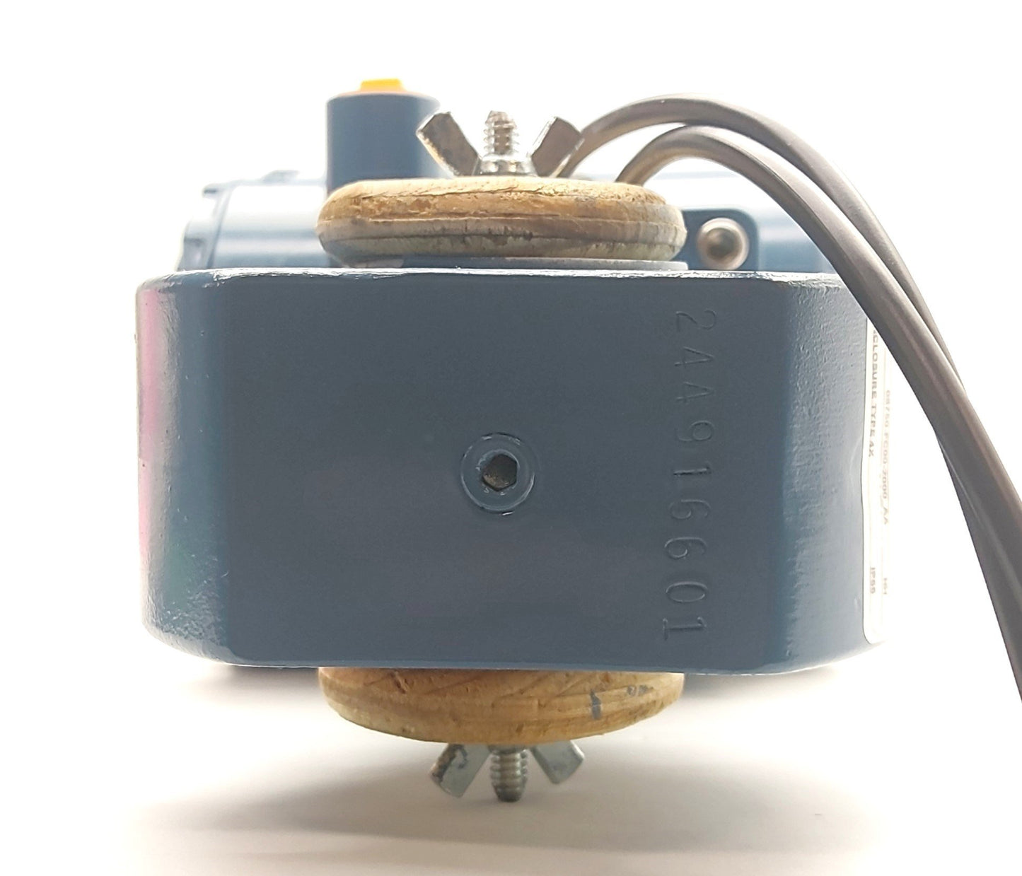 New – Open box Rosemount 8750WA32EST1A1WTSA010 Flowmeter 1"Pipe 30ft/sec 4-20mA/Pulse 90-250VAC