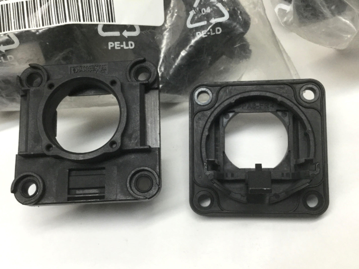 New Lot of 19 Phoenix Contact VS-A-F-IP67-BK Panel Mounting Frames for RJ45 Sockets