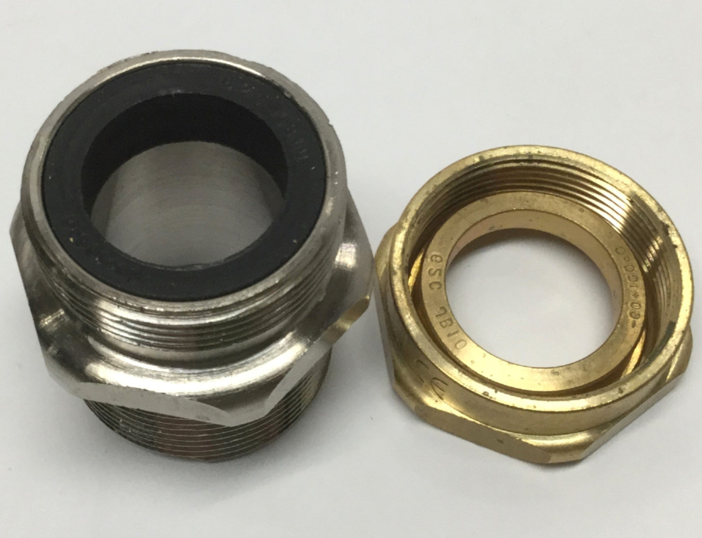 New – Open box Hawke 121 C Industrial Brass Cable Gland 1-1/4" NPT Thread, 19.5-26.5mm Sheath