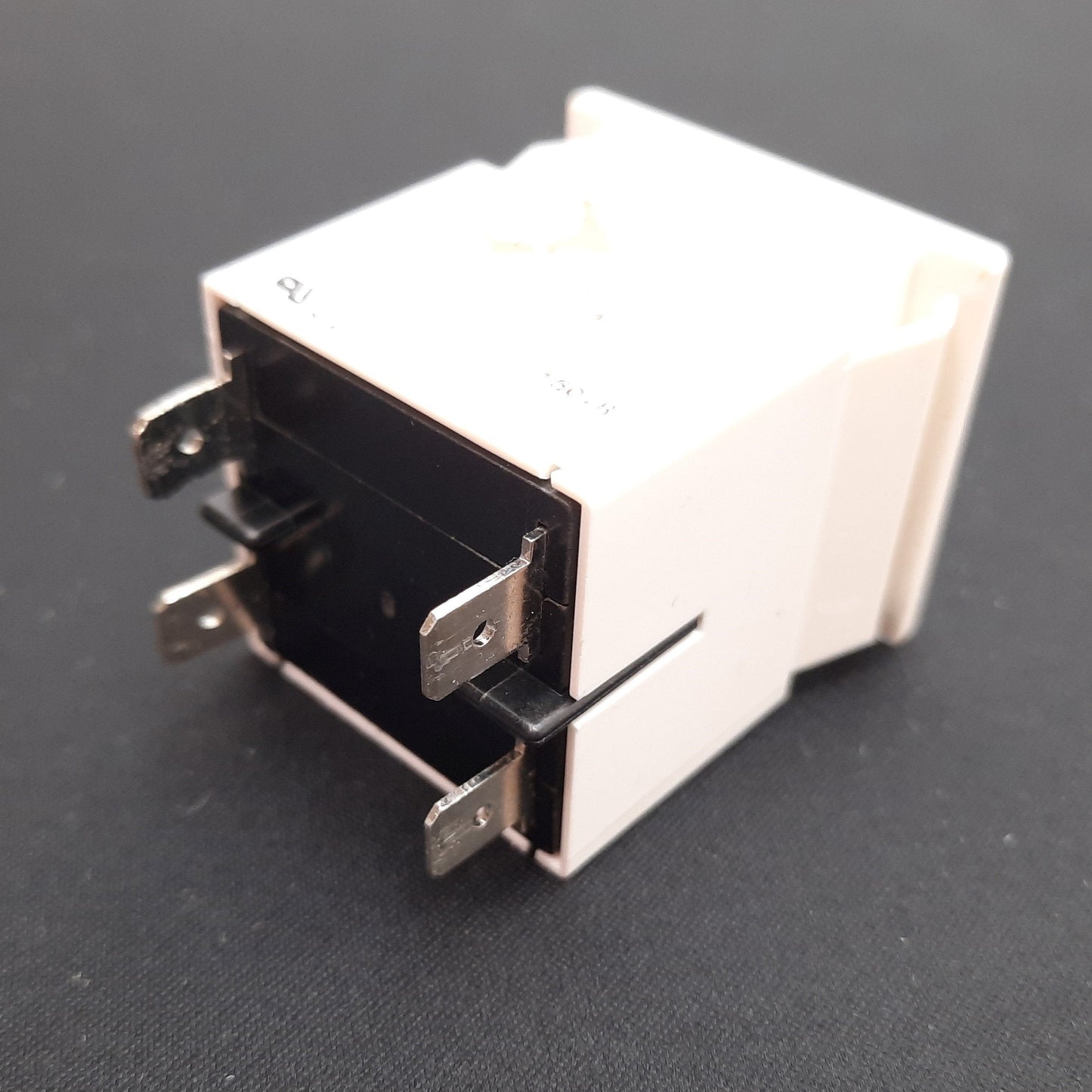 Used Carling Switch MA2-B-34-610-1-A82-1-C Circuit Breaker, 2-Pole, 10A 65VDC 250VAC