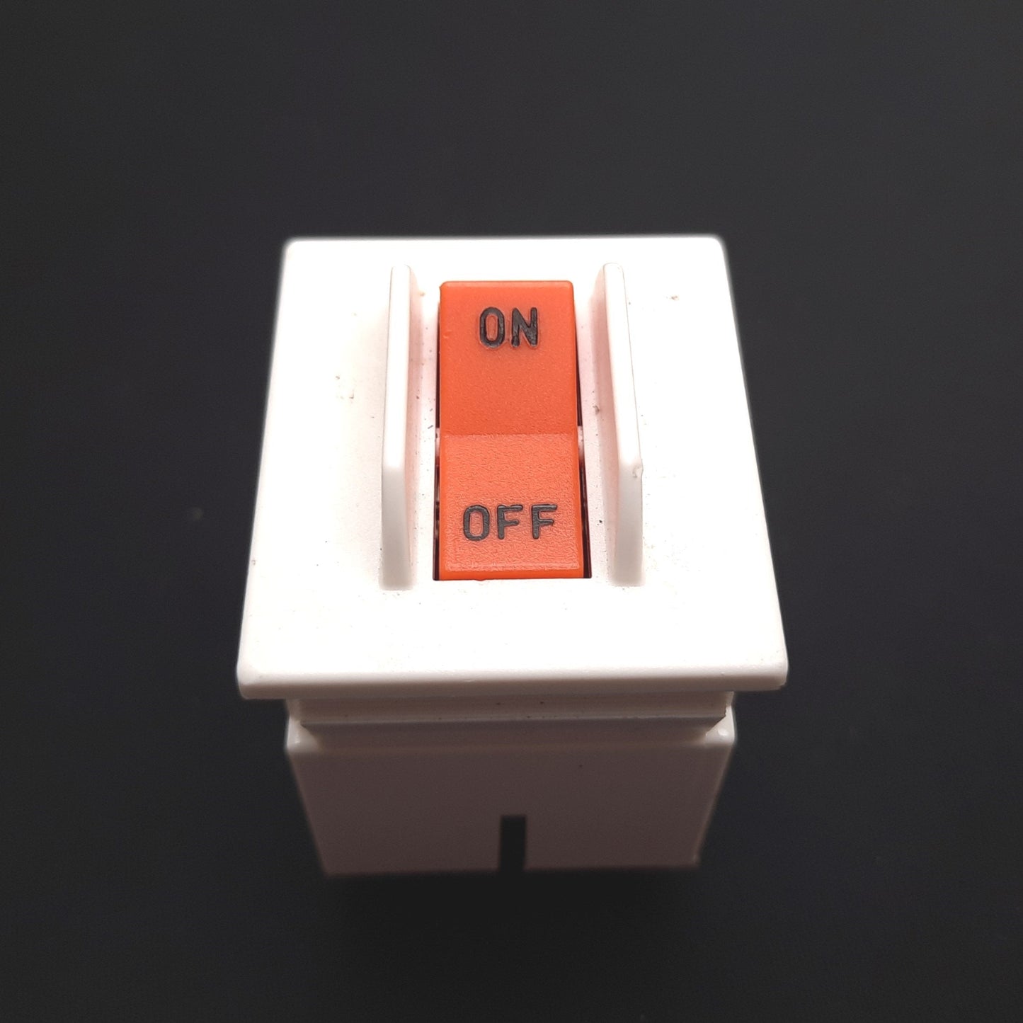 Used Carling Switch MA2-B-34-610-1-A82-1-C Circuit Breaker, 2-Pole, 10A 65VDC 250VAC