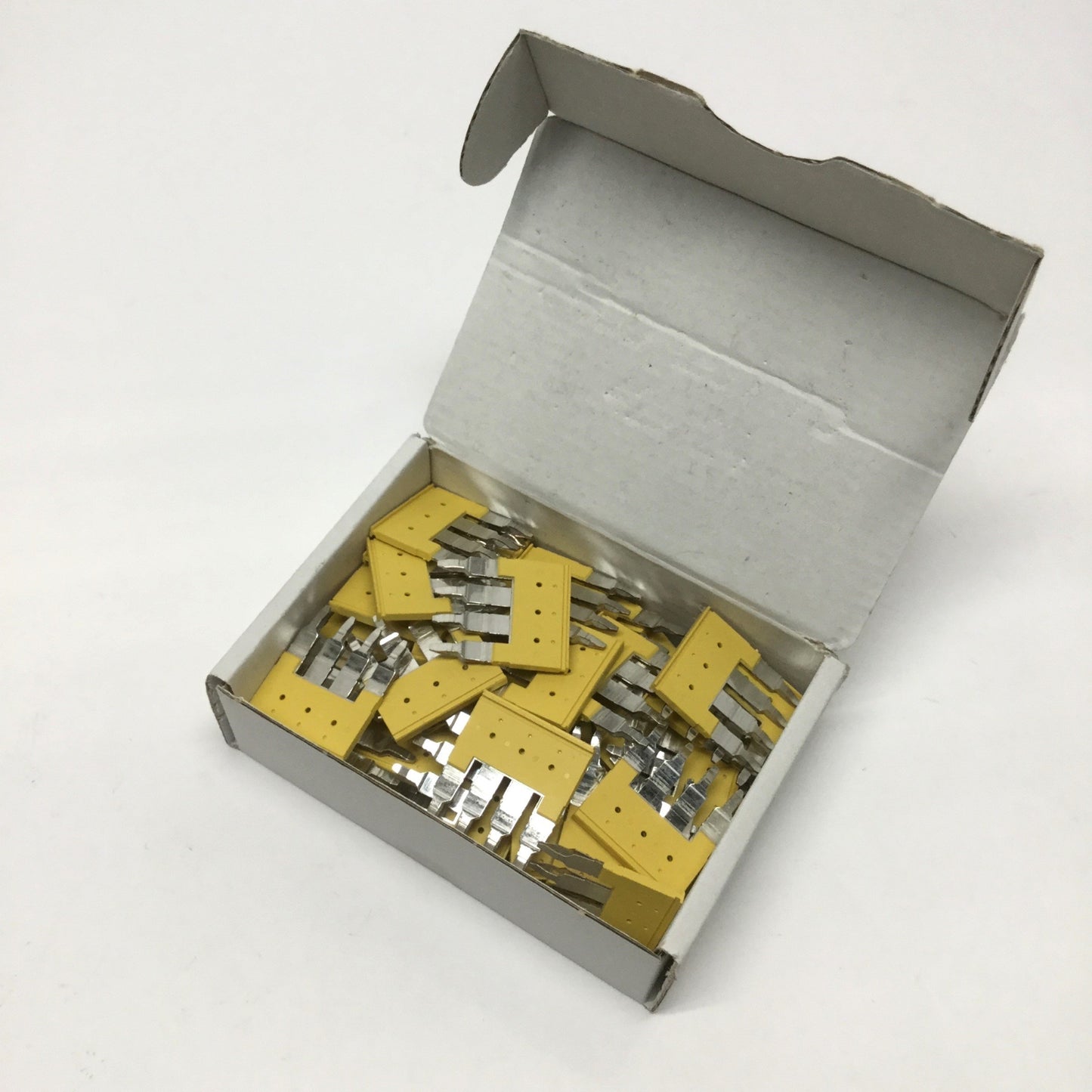 New – Open box Lot of 55 Allen Bradley 1492-CJL8-4 Terminal Block Center Jumper Connectors 4P