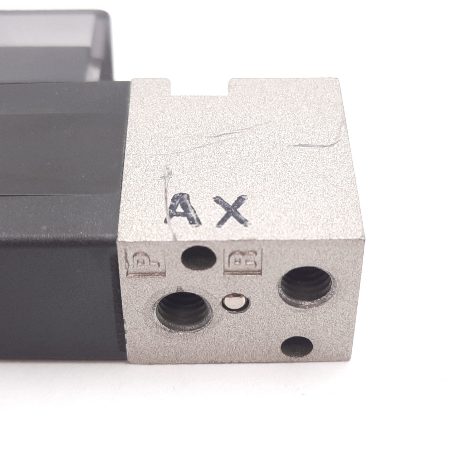 Used SMC VZ110 Solenoid Valve, 2-Position 3-Port, 24VDC, 0-0.7MPa, M5x0.8