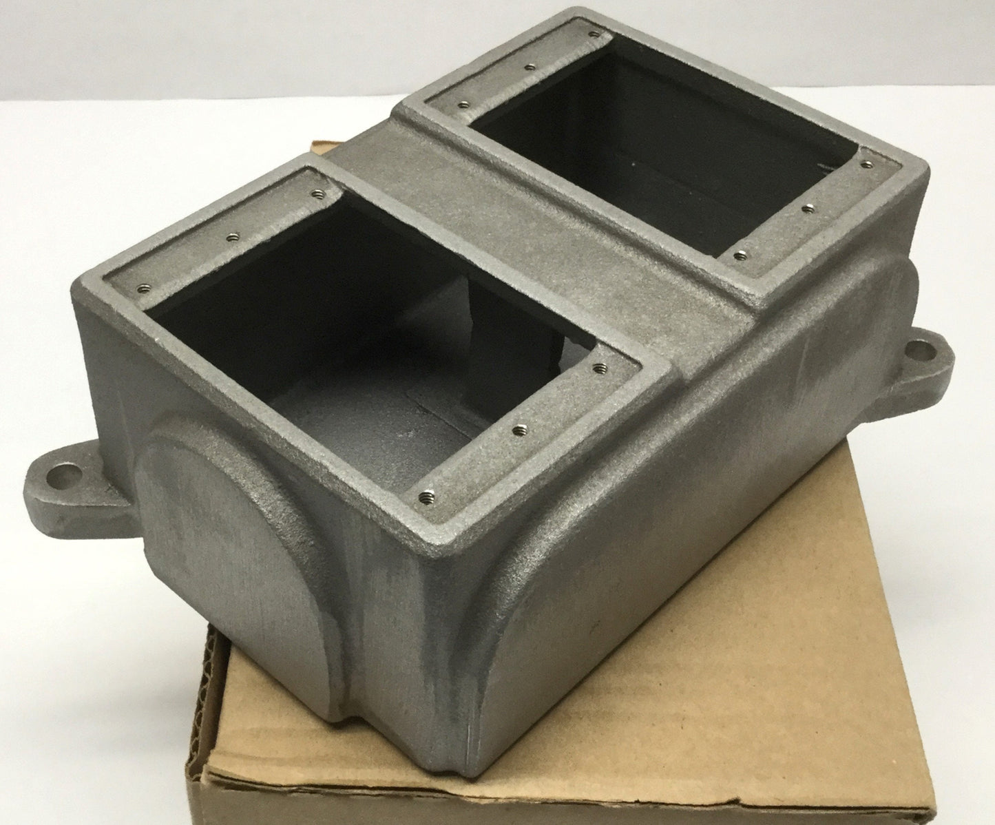 New Crouse Hinds FD029 SA Deep Two-Gang Cast Aluminum Condulet Device Outlet Box