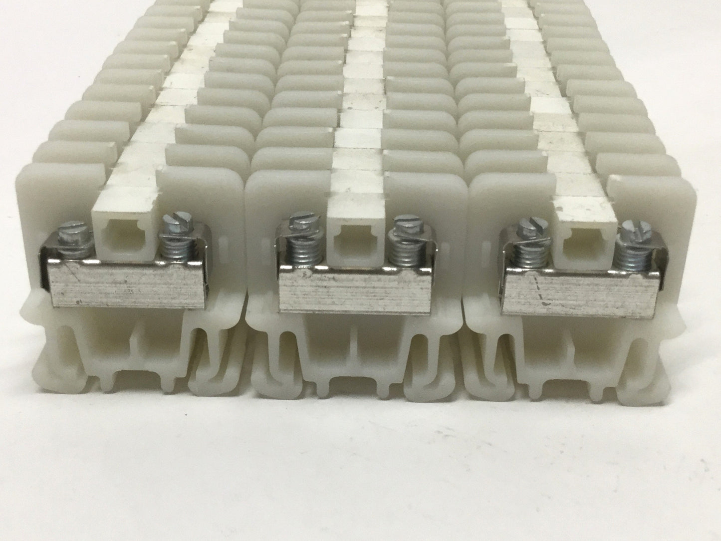 New – Open box Lot of 45 Allen Bradley 1492-CA1 Terminal Blocks Single-Circuit 55A 600V White
