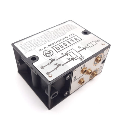 New – Open box Norgren D0039A Two-Hand Pneumatic Switch Control Module, 5/32" Tube, 40-120psi